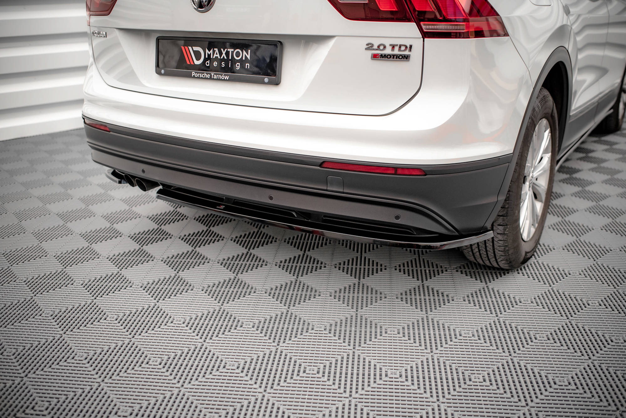 pol_po_Rear-Side-Splitters-V-1-Volkswagen-Tiguan-Mk2-15012_5jpg - OPSHOLDERS