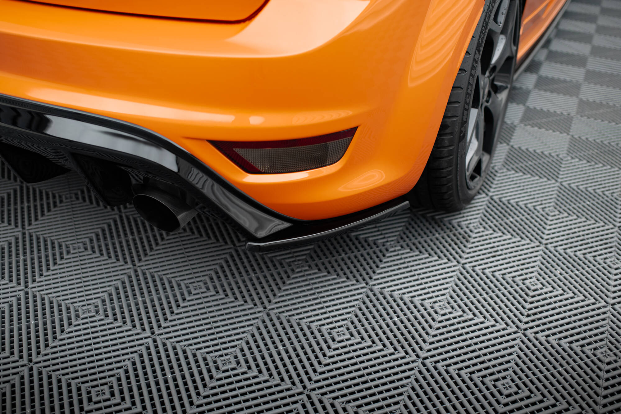 pol_po_Rear-Side-Splitters-V-2-Ford-Focus-ST-Mk2-FL-1109_3jpg - OPSHOLDERS