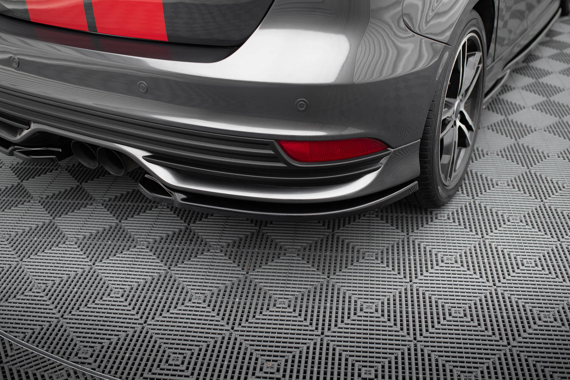 pol_po_Rear-Side-Splitters-V-2-Ford-Focus-ST-Mk3-Facelift-11151_3jpg - OPSHOLDERS