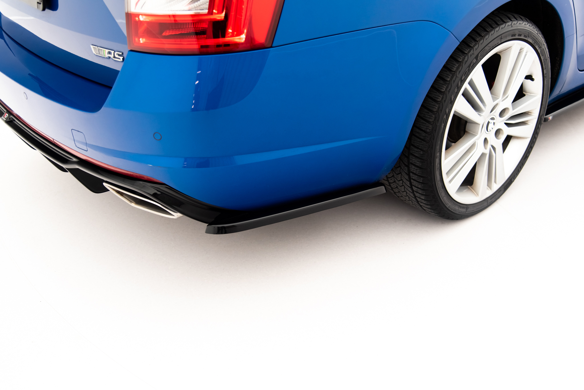 pol_po_Rear-Side-Splitters-V-2-Skoda-Octavia-RS-Mk3-Mk3-FL-Hatchback-Kombi-9949_3jpg - OPSHOLDERS