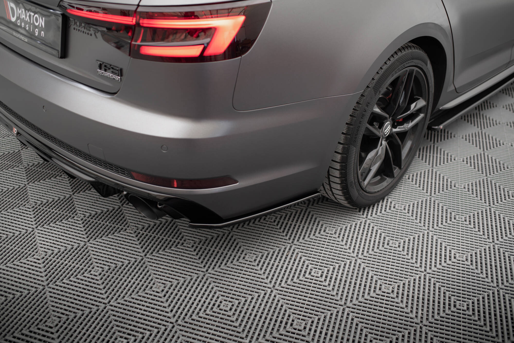 pol_po_Rear-Side-Splitters-V-3-Audi-A4-S-line-B9-22307_5jpg - OPSHOLDERS