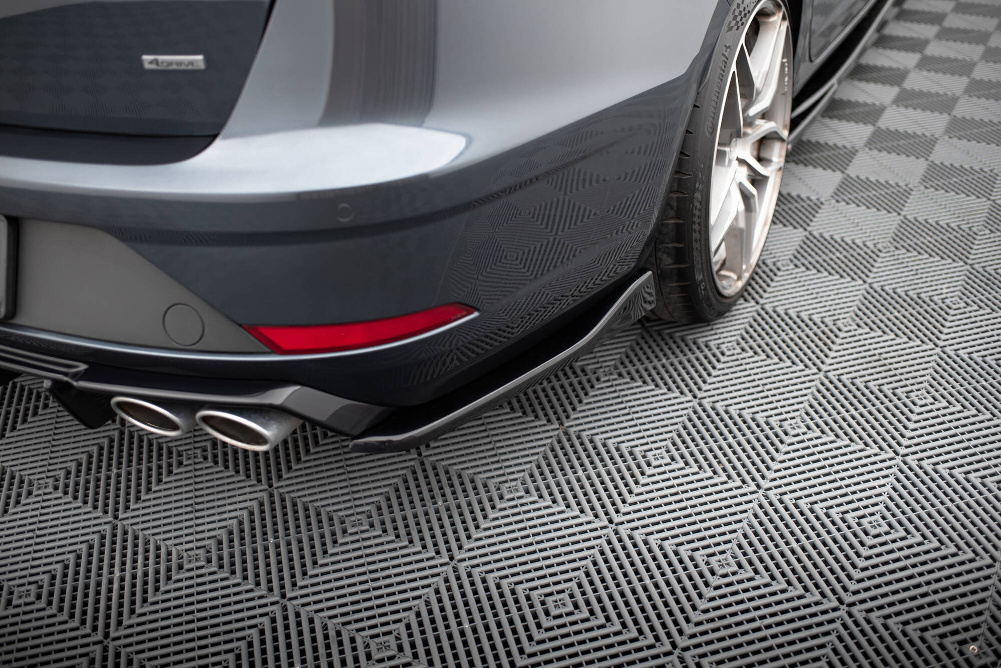 pol_po_Rear-Side-Splitters-V-3-Seat-Leon-Cupra-Mk3-FL-Sportstourer-10211_3jpg - OPSHOLDERS