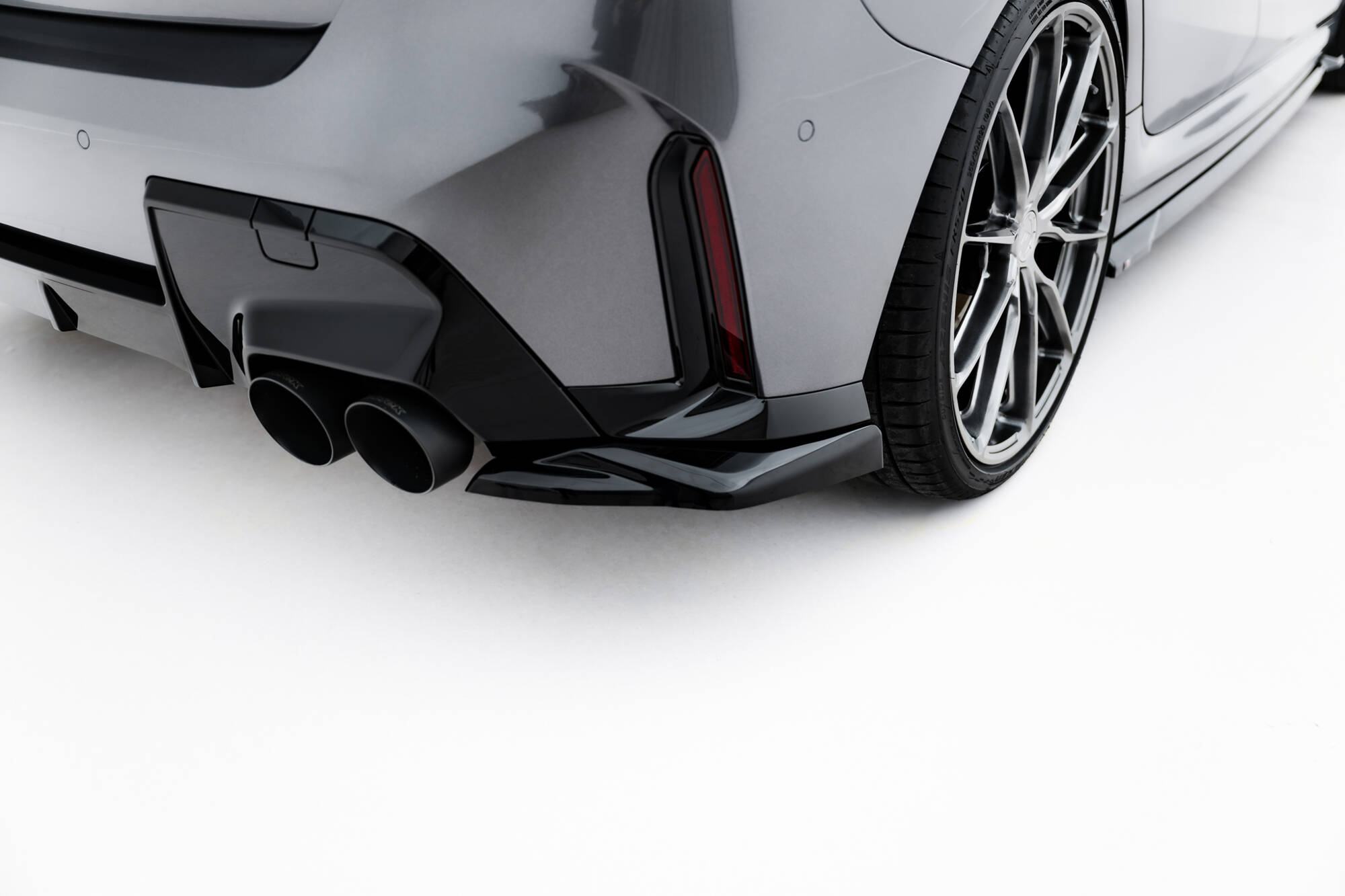 pol_po_Rear-Side-Splitters-V-5-BMW-M135i-F70-22246_6jpg - OPSHOLDERS