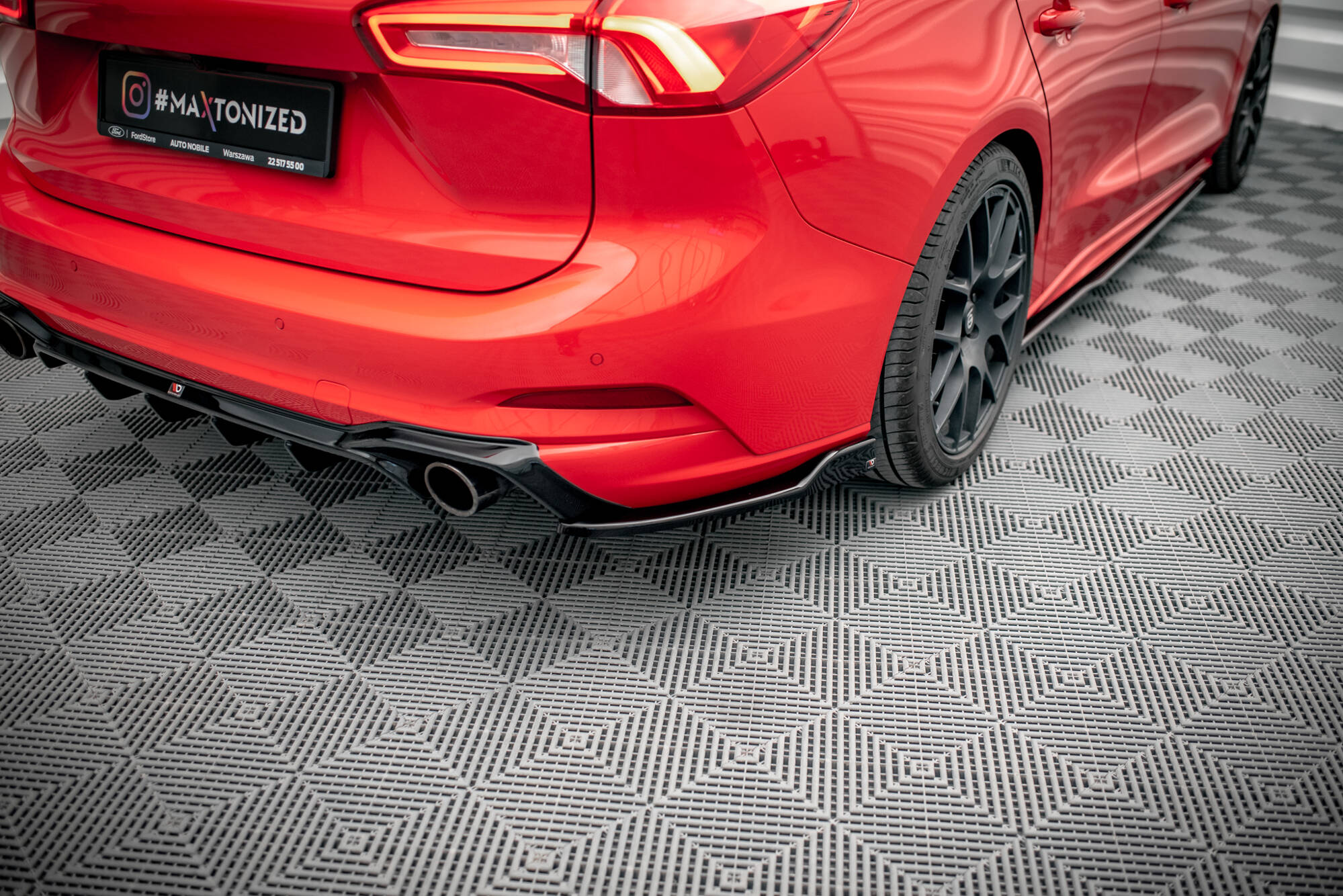 pol_po_Rear-Side-Splitters-V-8-Ford-Focus-Estate-ST-Mk4-19268_3jpg - OPSHOLDERS
