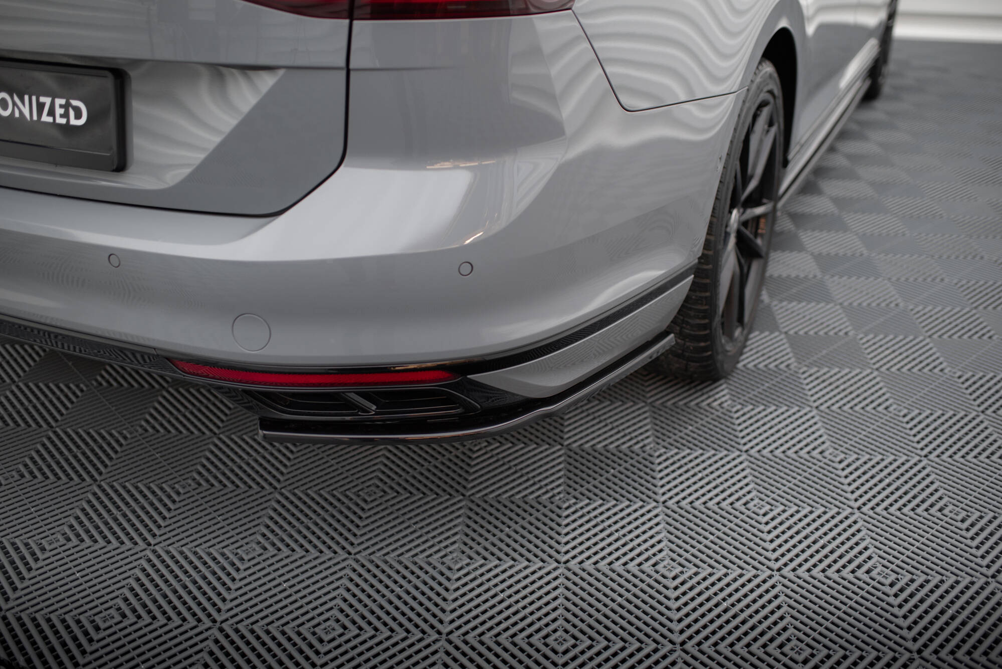 pol_po_Rear-Side-Splitters-Volkswagen-Passat-R-Line-B8-Facelift-19108_3jpg - OPSHOLDERS