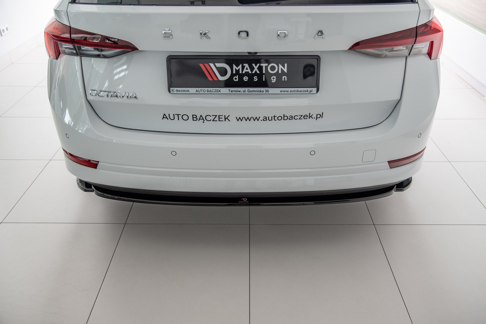 pol_po_Rear-Splitter-Skoda-Octavia-Mk4-10541_2jpg - OPSHOLDERS