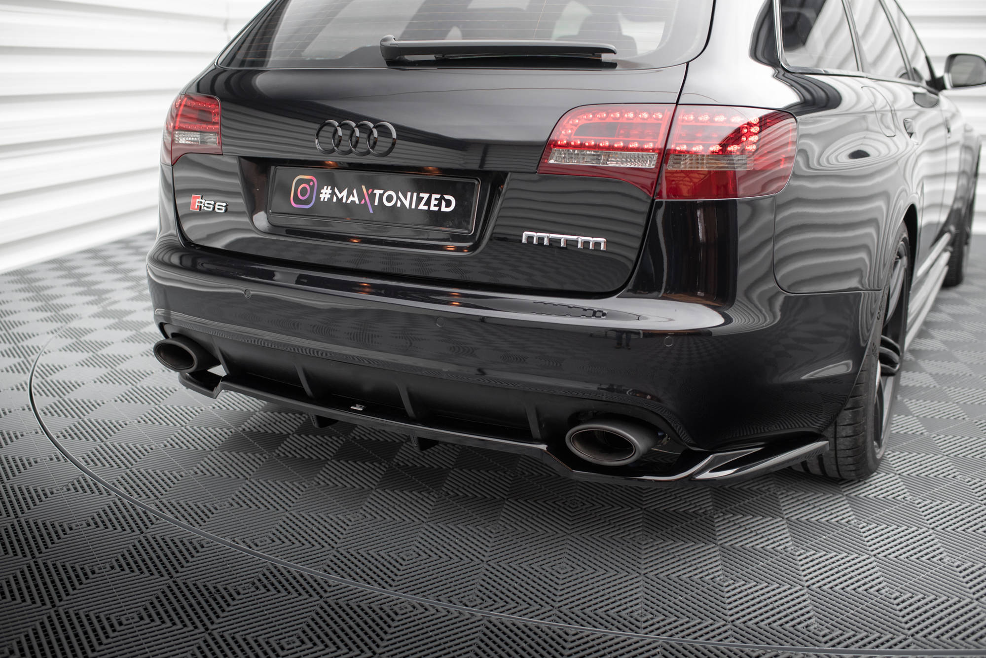 pol_po_Rear-Splitter-with-vertical-bars-Audi-RS6-Avant-C6-18437_5jpg - OPSHOLDERS