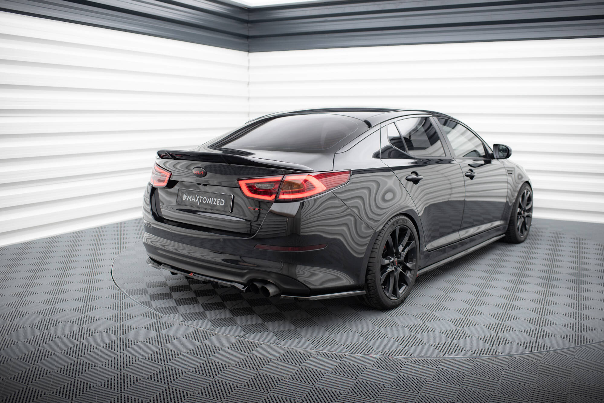pol_po_Rear-Splitter-with-vertical-bars-Kia-Optima-Mk3-19688_5jpg - OPSHOLDERS