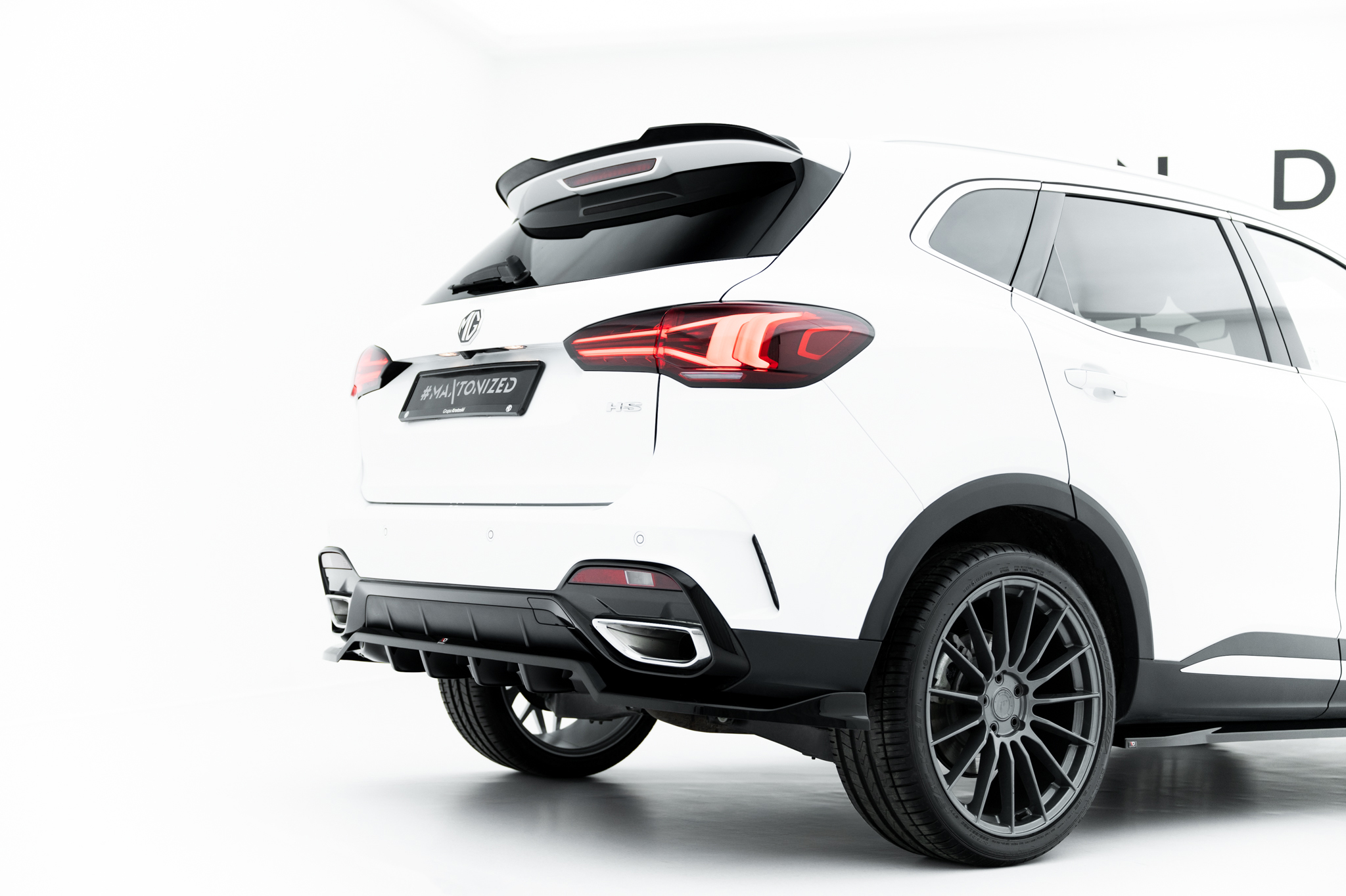 pol_po_Rear-Splitter-with-vertical-bars-MG-HS-Mk1-Facelift-23120_4jpg - OPSHOLDERS