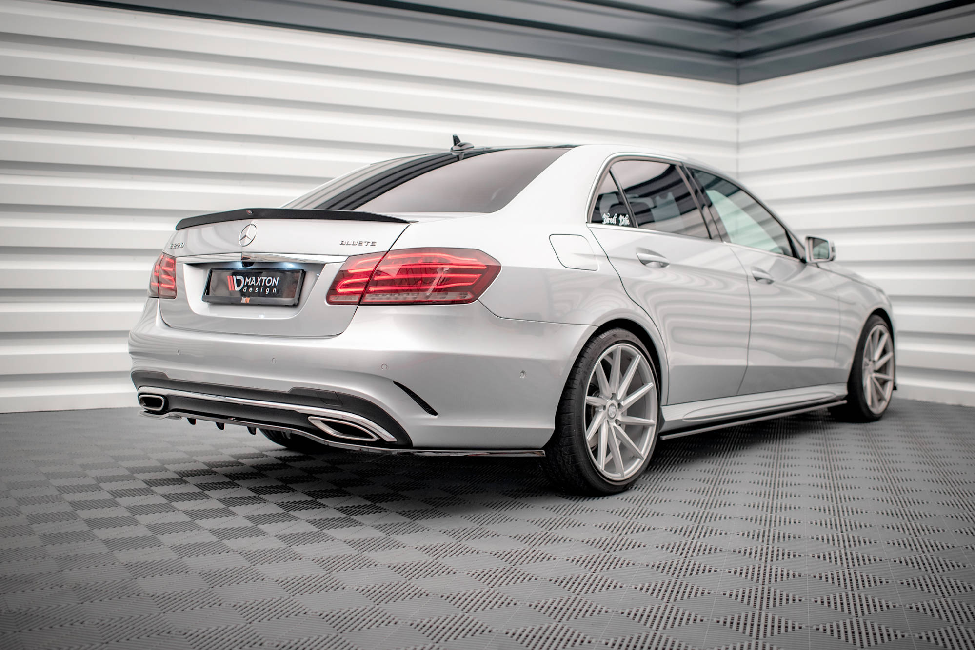 pol_po_Rear-Splitter-with-vertical-bars-Mercedes-Benz-E-AMG-Line-Sedan-W212-Facelift-15157_5jpg - OPSHOLDERS