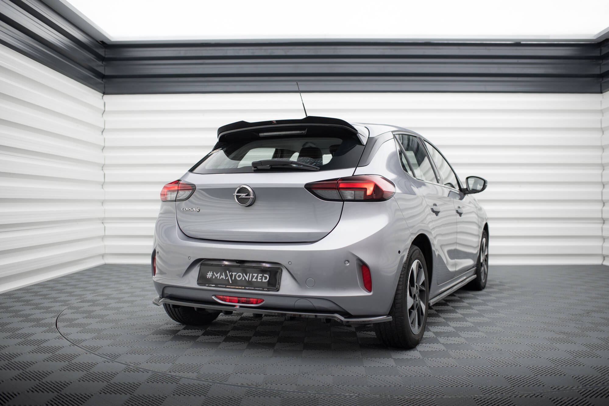 pol_po_Rear-Splitter-with-vertical-bars-Opel-Corsa-e-F-Mk6-19216_4jpg - OPSHOLDERS