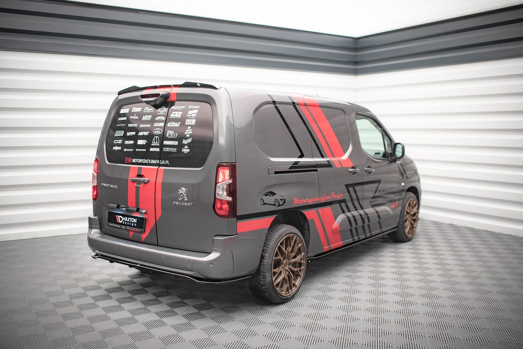pol_po_Rear-Splitter-with-vertical-bars-Peugeot-Partner-Long-Mk3-15981_2jpg - OPSHOLDERS