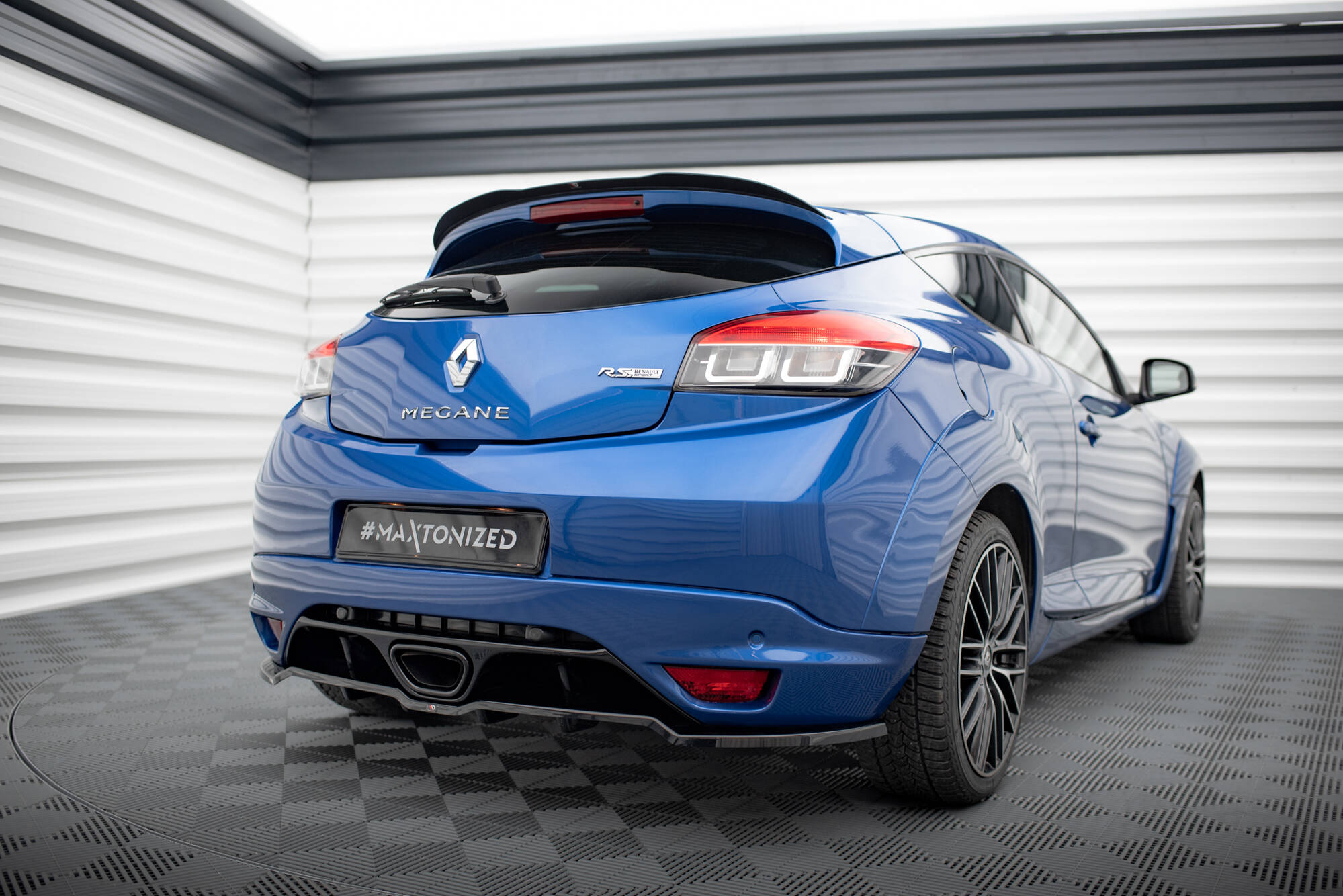 pol_po_Rear-Splitter-with-vertical-bars-Renault-Megane-RS-Mk3-19699_3jpg - OPSHOLDERS