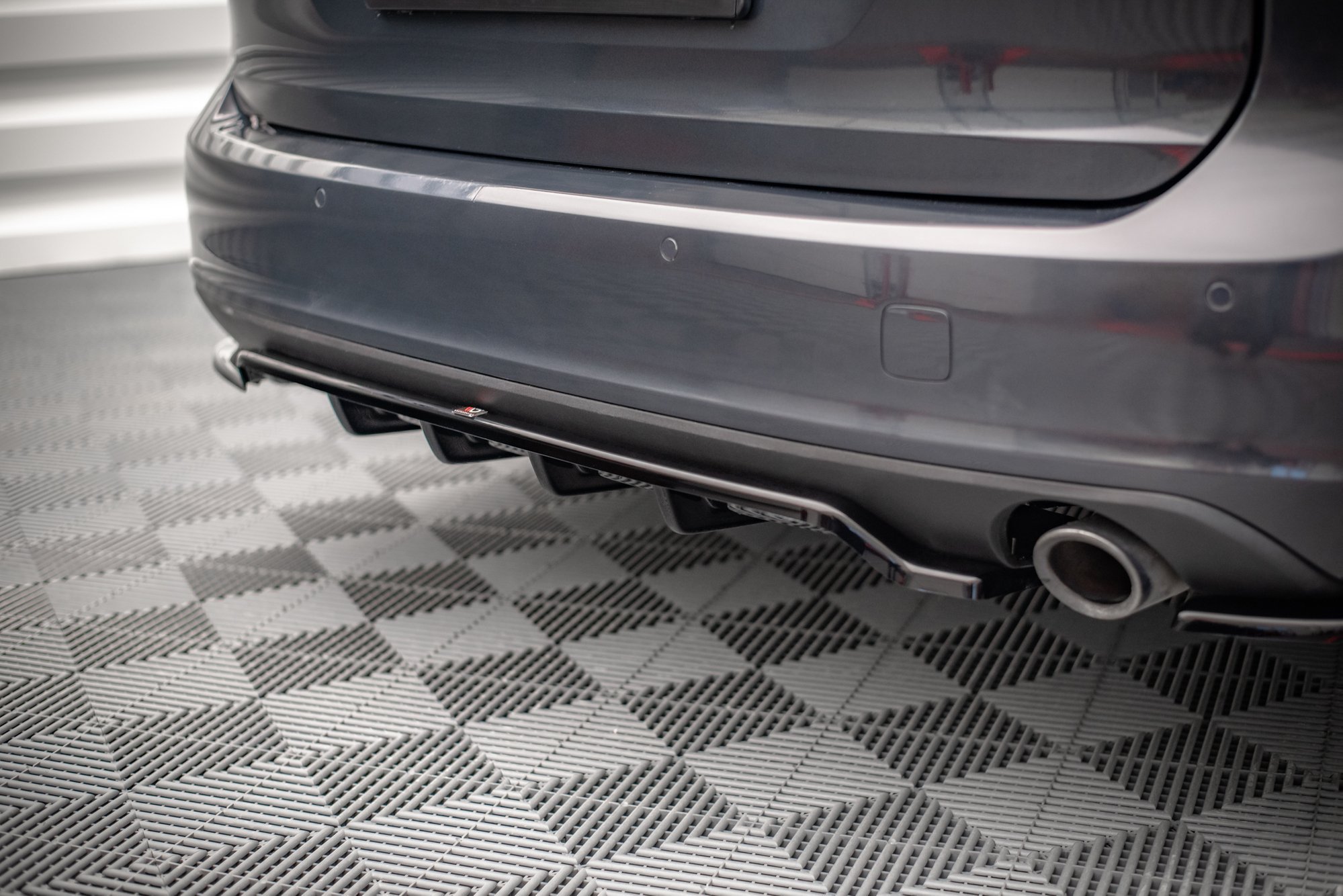 pol_po_Rear-Splitter-with-vertical-bars-V-1-Volvo-V90-Mk2-13446_4jpg - OPSHOLDERS