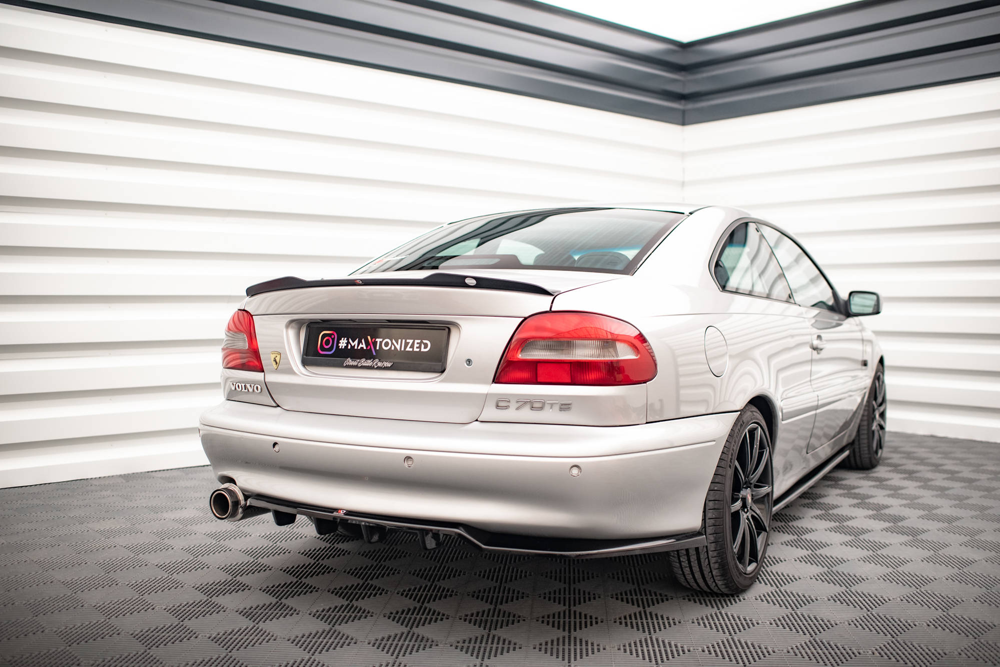 pol_po_Rear-Splitter-with-vertical-bars-Volvo-C70-Mk1-17079_3jpg - OPSHOLDERS