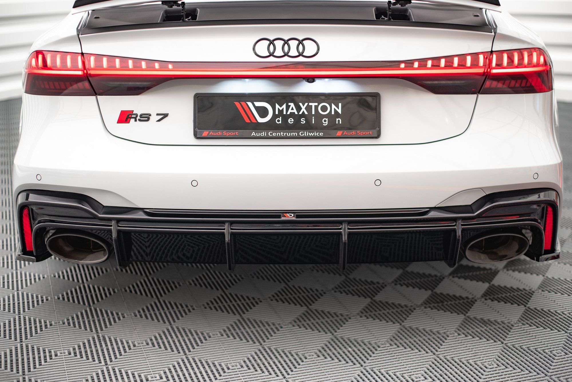 pol_po_Rear-Valance-Audi-RS7-C8-13052_5jpg - OPSHOLDERS