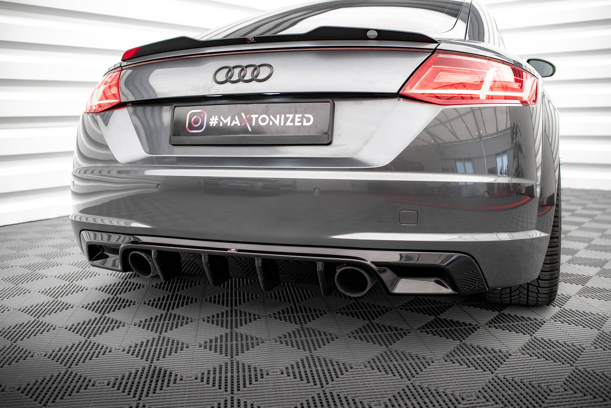 pol_po_Rear-Valance-Audi-TT-S-Line-8S-19929_4jpg - OPSHOLDERS