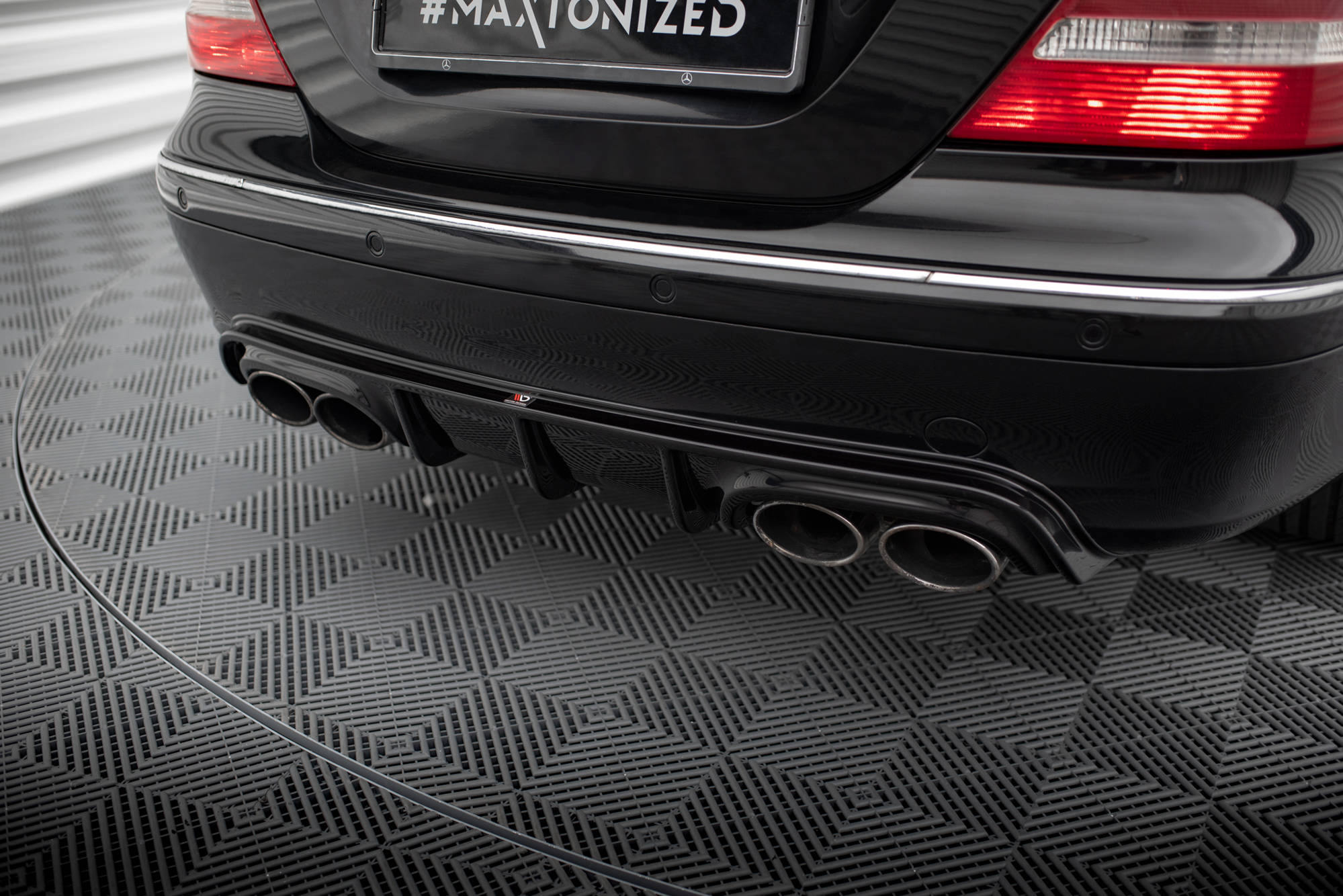 pol_po_Rear-Valance-Mercedes-Benz-CLK-W209-18871_6jpg - OPSHOLDERS