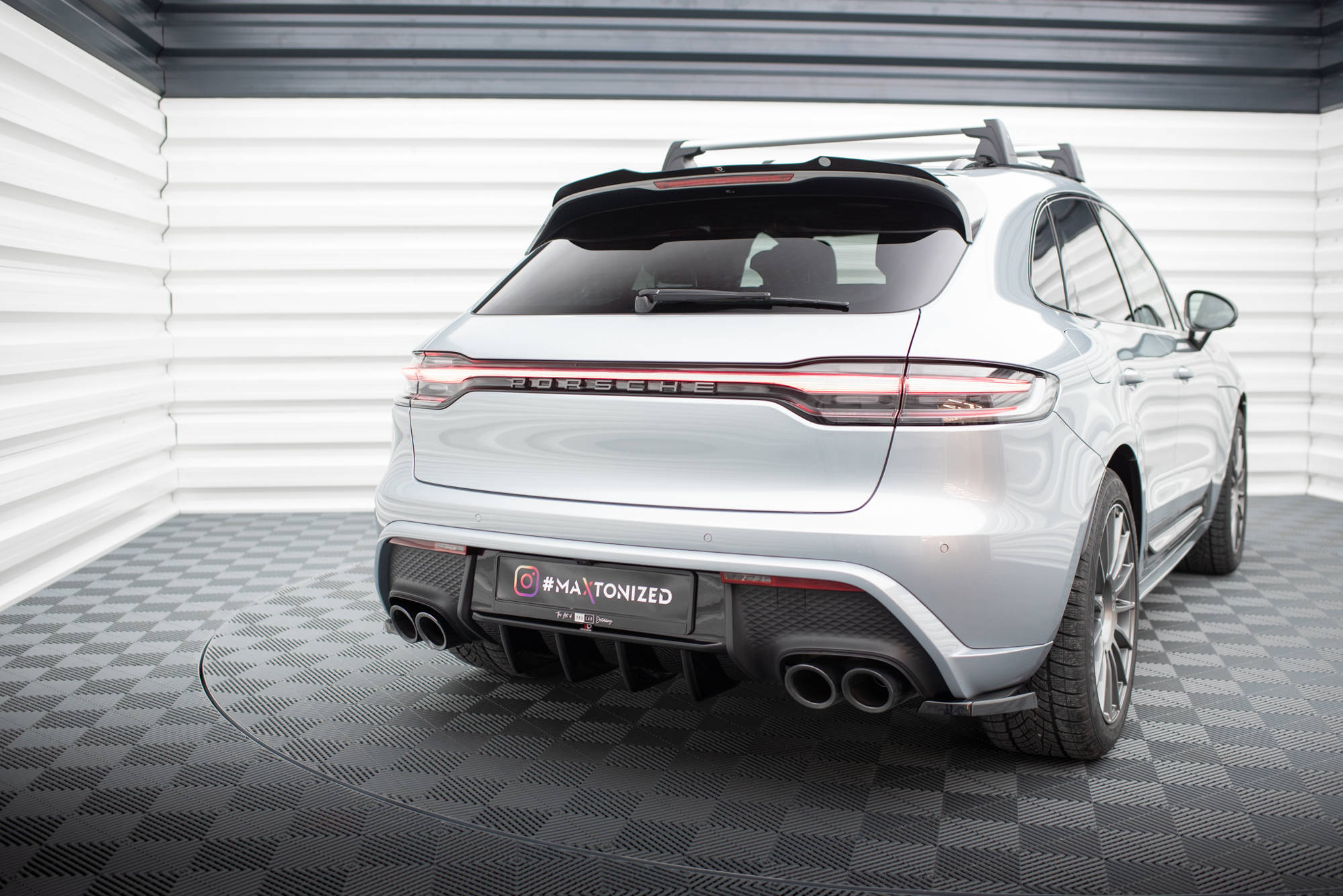 pol_po_Rear-Valance-Porsche-Macan-Mk1-Facelift-2-18402_1jpg - OPSHOLDERS