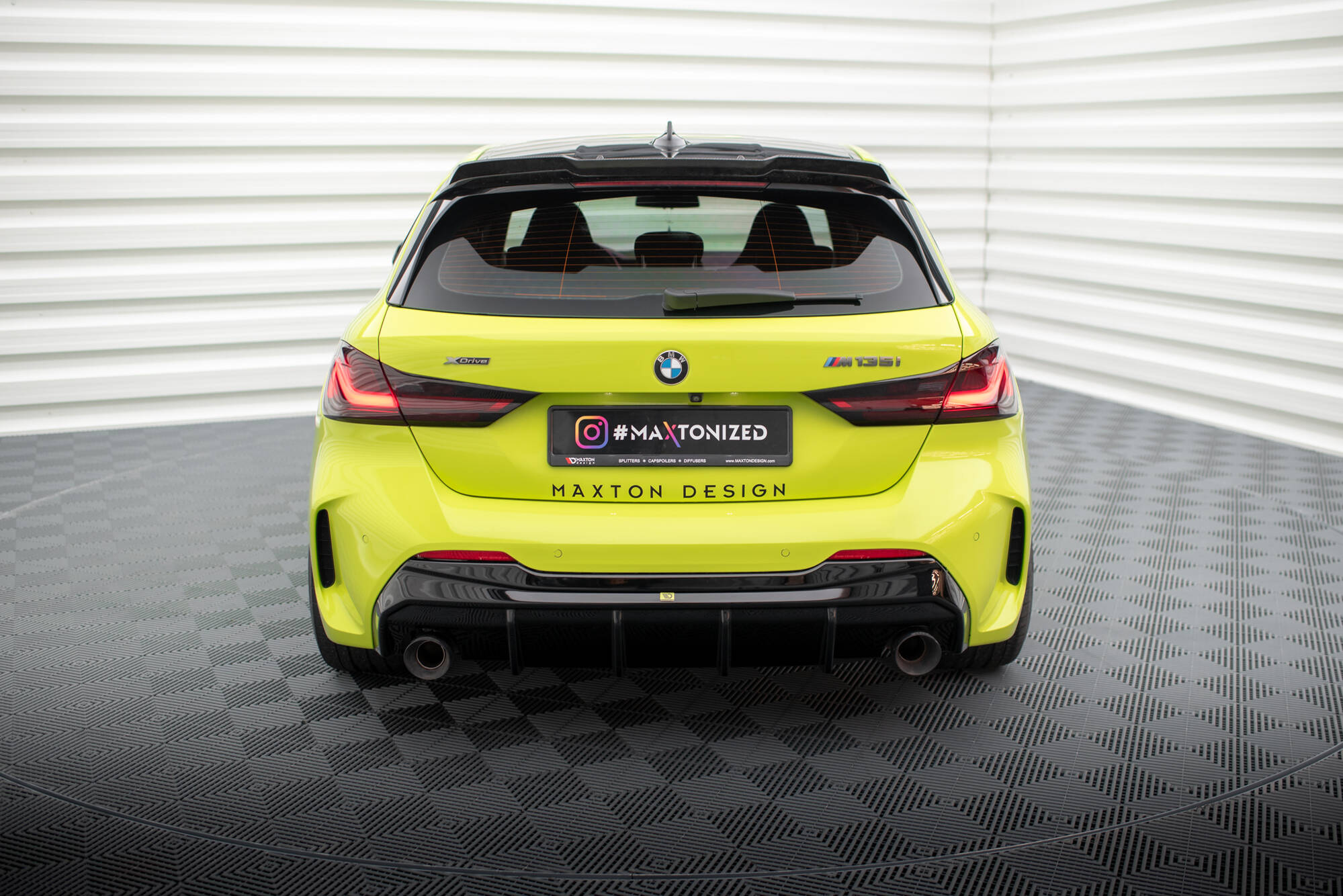 pol_po_Rear-Valance-V-3-BMW-1-F40-M-Pack-M135i-128ti-Version-with-single-exhausts-on-two-sides-19994_2jpg - OPSHOLDERS