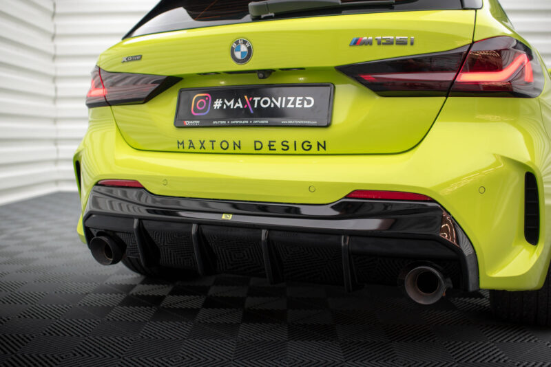 pol_po_Rear-Valance-V-3-BMW-1-F40-M-Pack-M135i-128ti-Version-with-single-exhausts-on-two-sides-19994_4jpg - OPSHOLDERS