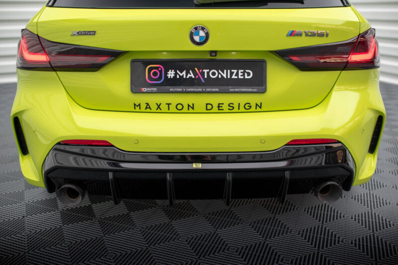 pol_po_Rear-Valance-V-3-BMW-1-F40-M-Pack-M135i-128ti-Version-with-single-exhausts-on-two-sides-19994_5jpg - OPSHOLDERS
