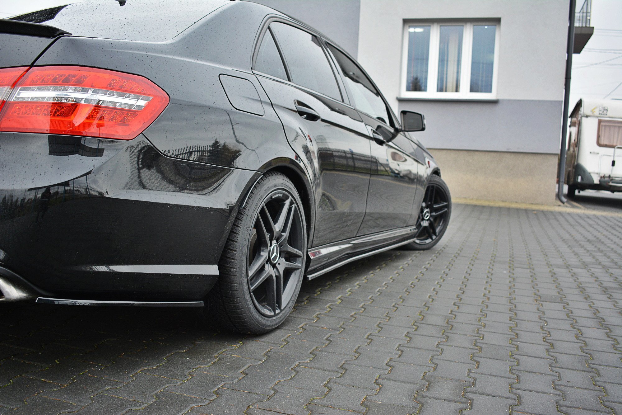 pol_po_SIDE-SKIRTS-DIFFUSERS-MERCEDES-BENZ-E63-AMG-W212-6727_8jpg - OPSHOLDERS