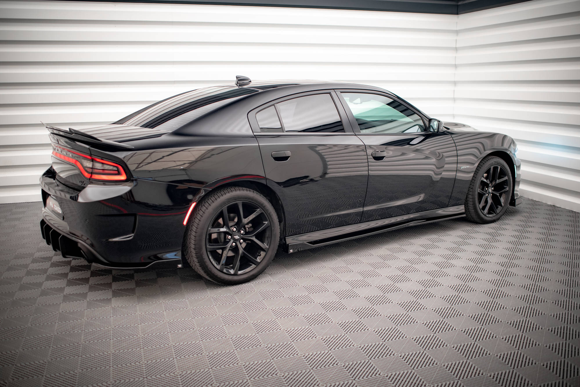 pol_po_Set-of-Splitters-Dodge-Charger-SRT-Mk7-Facelift-21598_10jpg - OPSHOLDERS