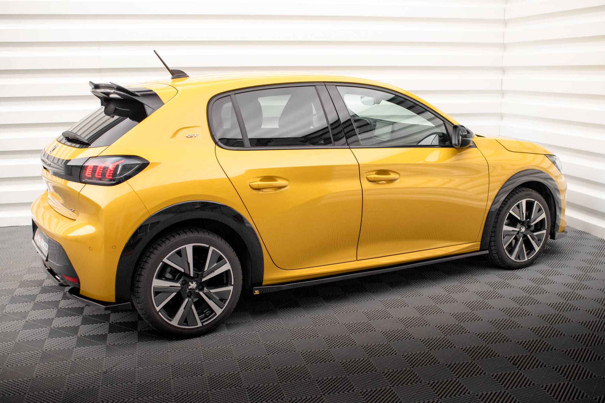 pol_po_Set-of-Splitters-Peugeot-208-GT-Mk2-22101_3jpg - OPSHOLDERS
