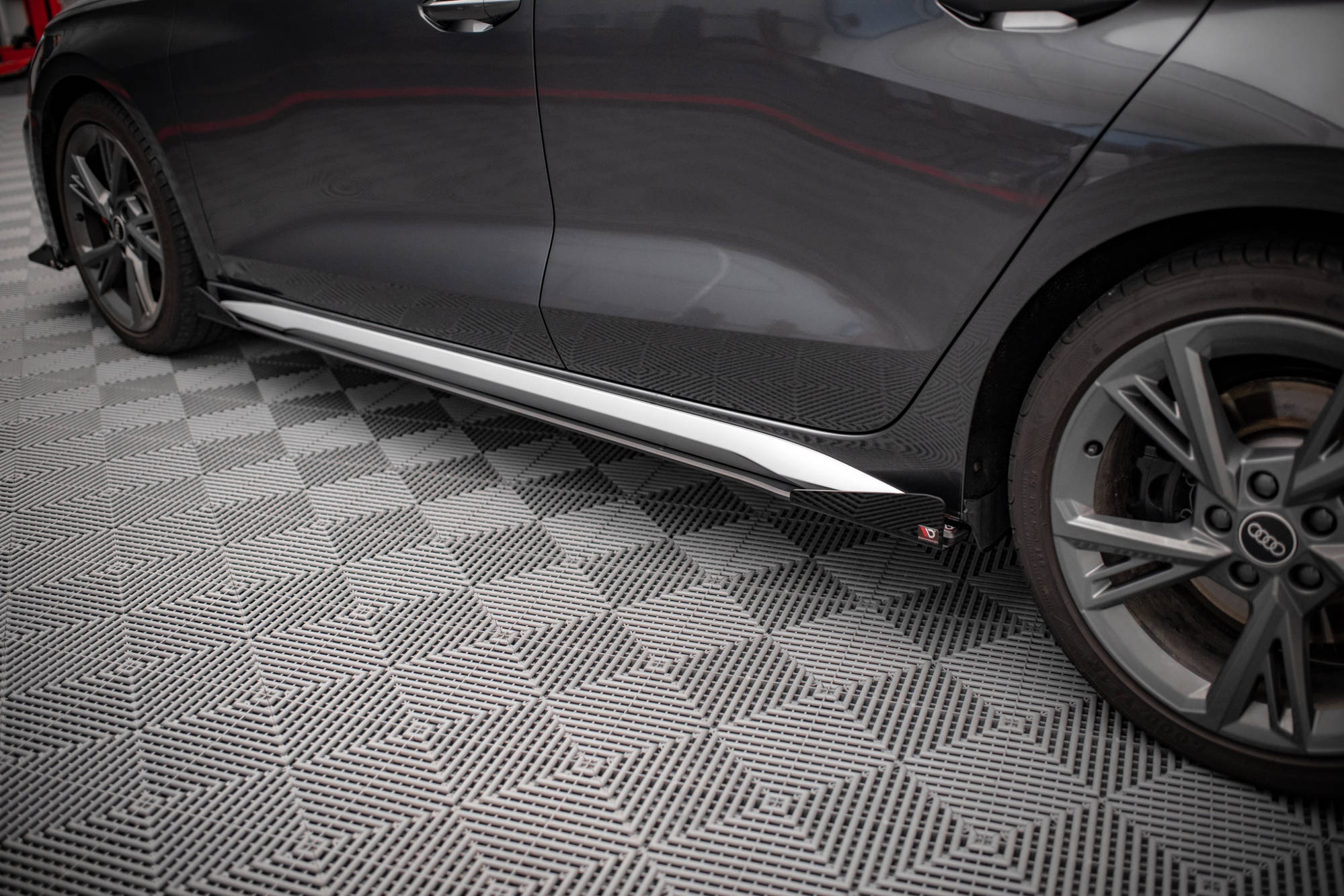 pol_po_Side-Flaps-Audi-S3-A3-S-Line-8Y-8Y-Facelift-17125_3jpg - OPSHOLDERS