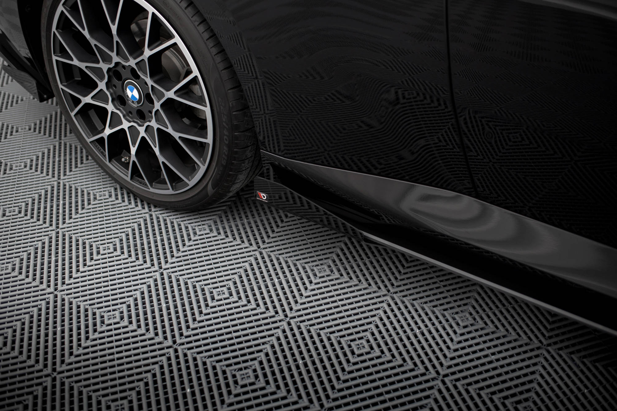 pol_po_Side-Flaps-BMW-2-Coupe-G42-18927_4jpg - OPSHOLDERS