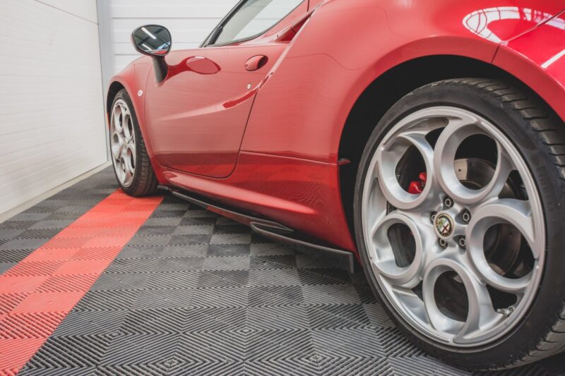 pol_po_Side-Skirts-Diffusers-Alfa-Romeo-4C-9326_7jpg - OPSHOLDERS