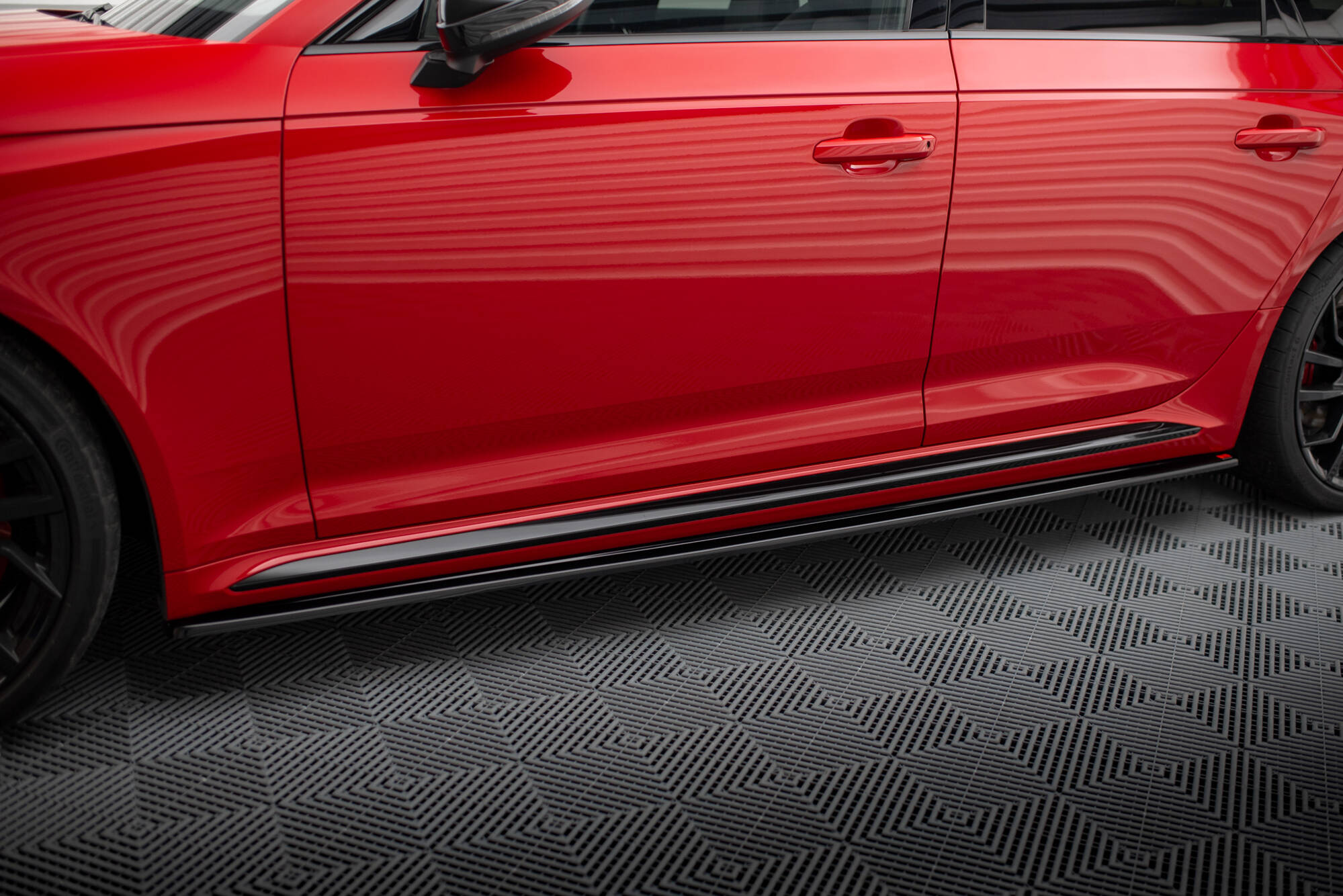 pol_po_Side-Skirts-Diffusers-Audi-RS4-B9-B9-Facelift-8064_9jpg - OPSHOLDERS