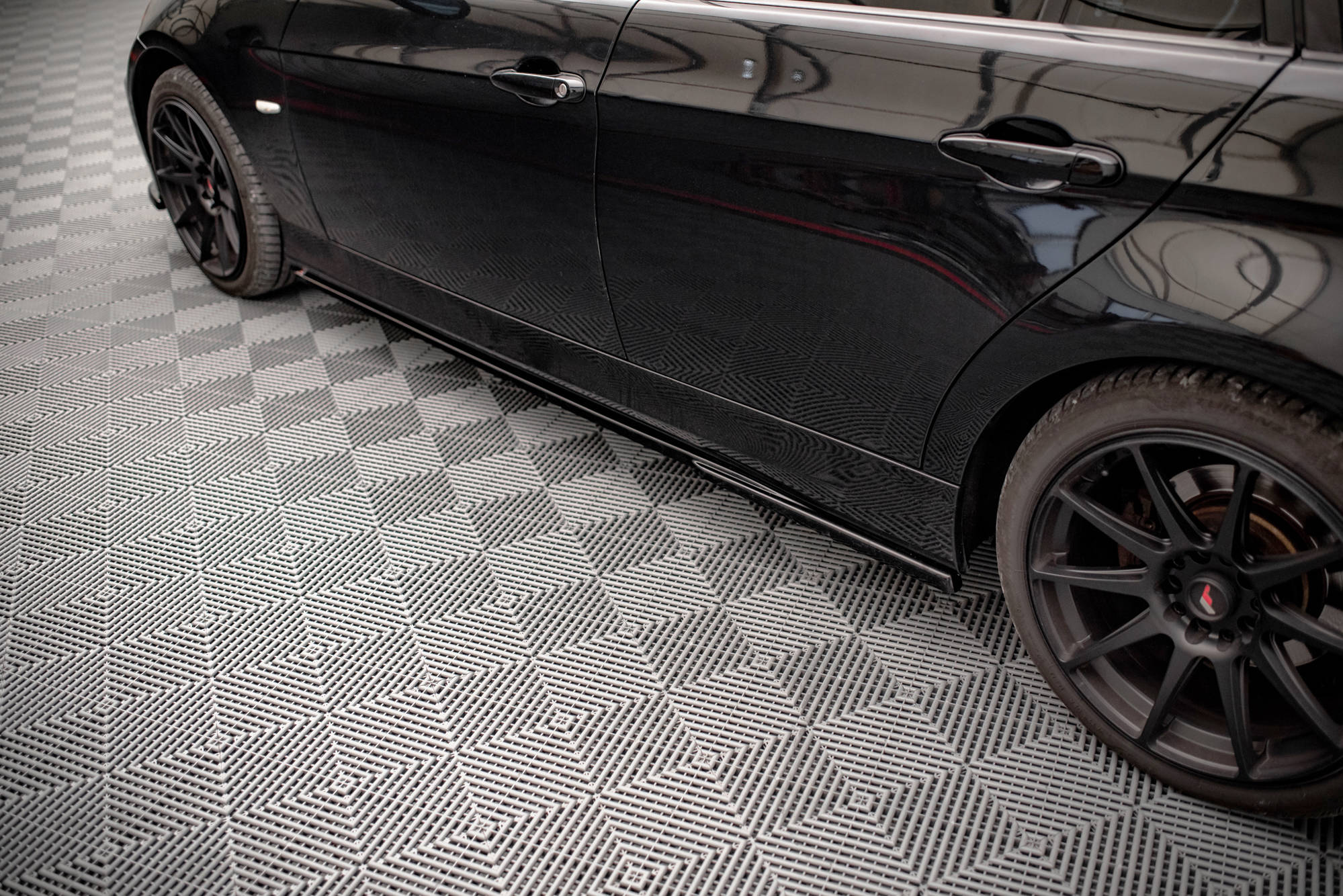 pol_po_Side-Skirts-Diffusers-BMW-3-E90-14962_4jpg - OPSHOLDERS