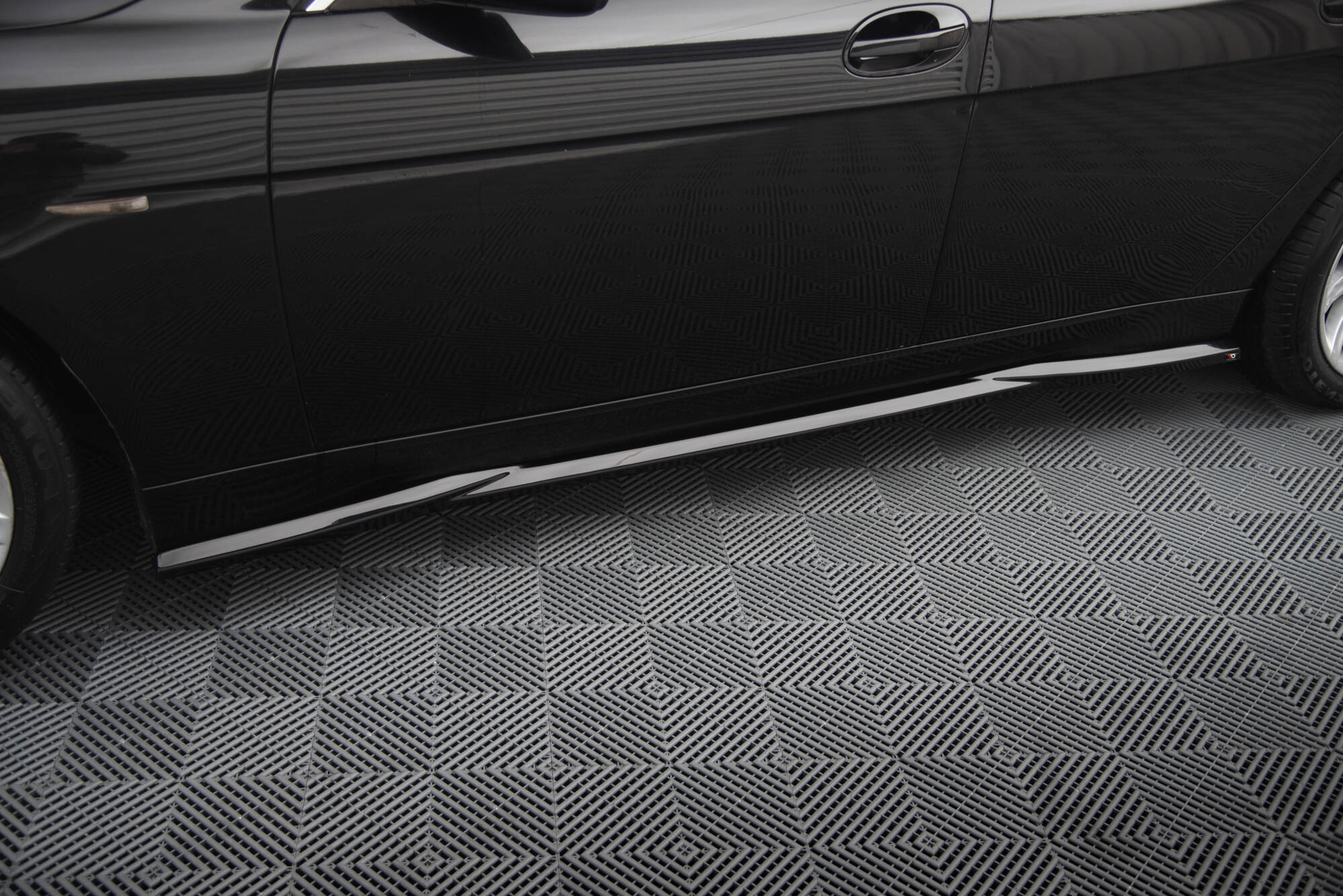 pol_po_Side-Skirts-Diffusers-BMW-7-E65-19291_3jpg - OPSHOLDERS