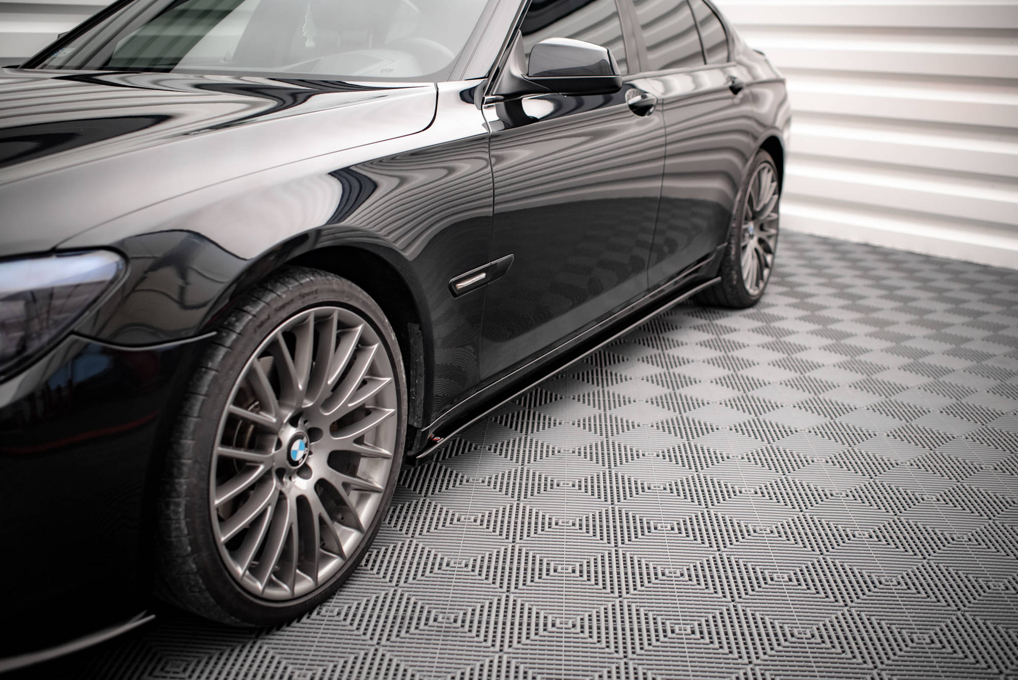 pol_po_Side-Skirts-Diffusers-BMW-7-M-Pack-F01-15342_3jpg - OPSHOLDERS
