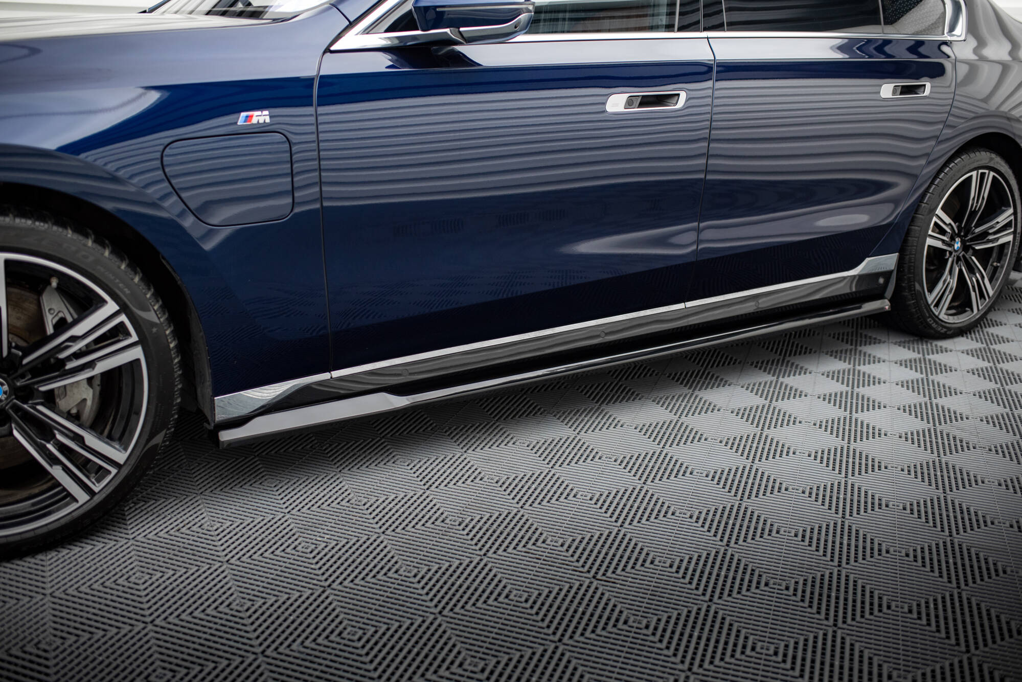 pol_po_Side-Skirts-Diffusers-BMW-7-M-Pack-G70-20747_2jpg - OPSHOLDERS