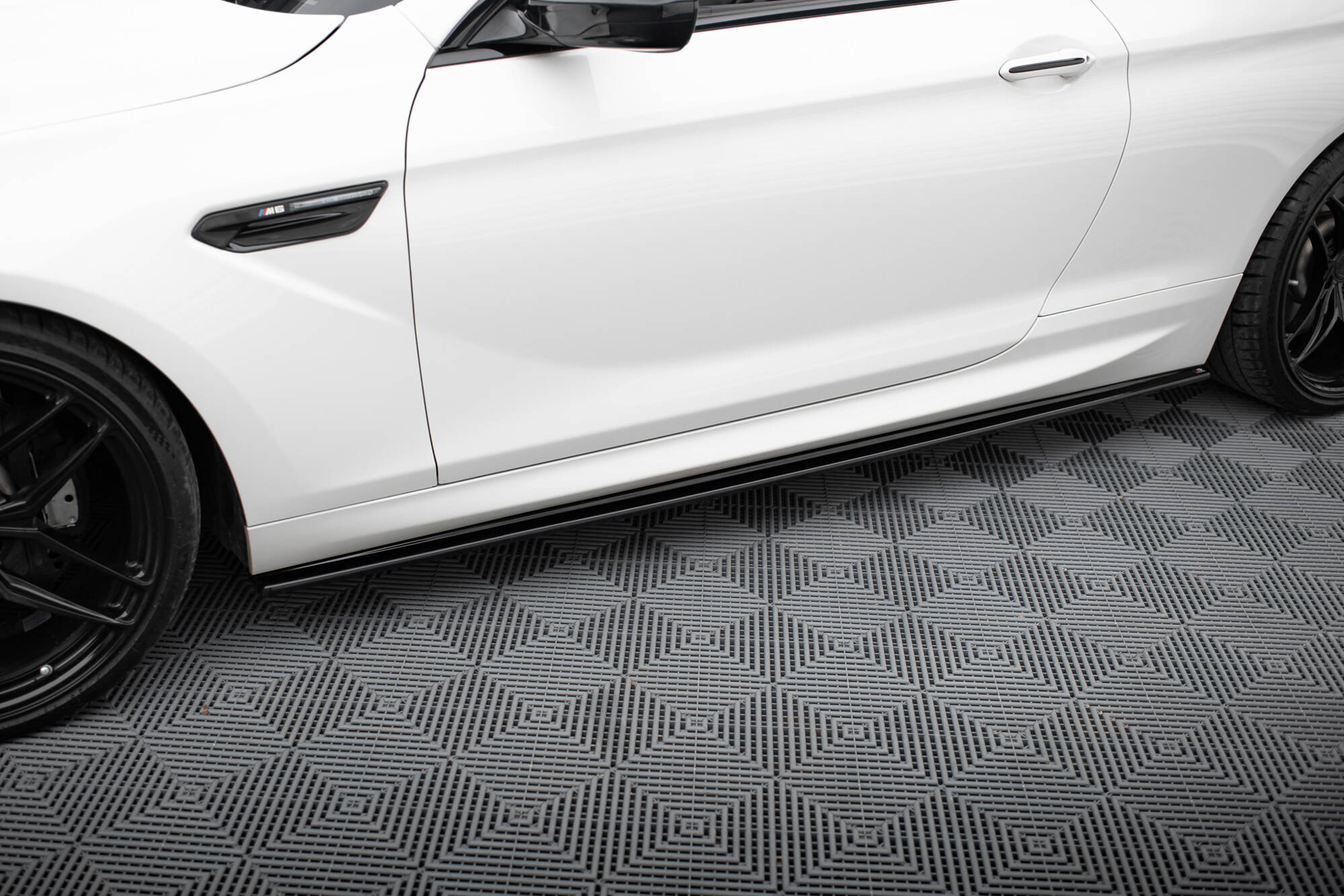pol_po_Side-Skirts-Diffusers-BMW-M6-6-M-Pack-Coupe-Cabriolet-F06-F13-F12-8080_6jpg - OPSHOLDERS
