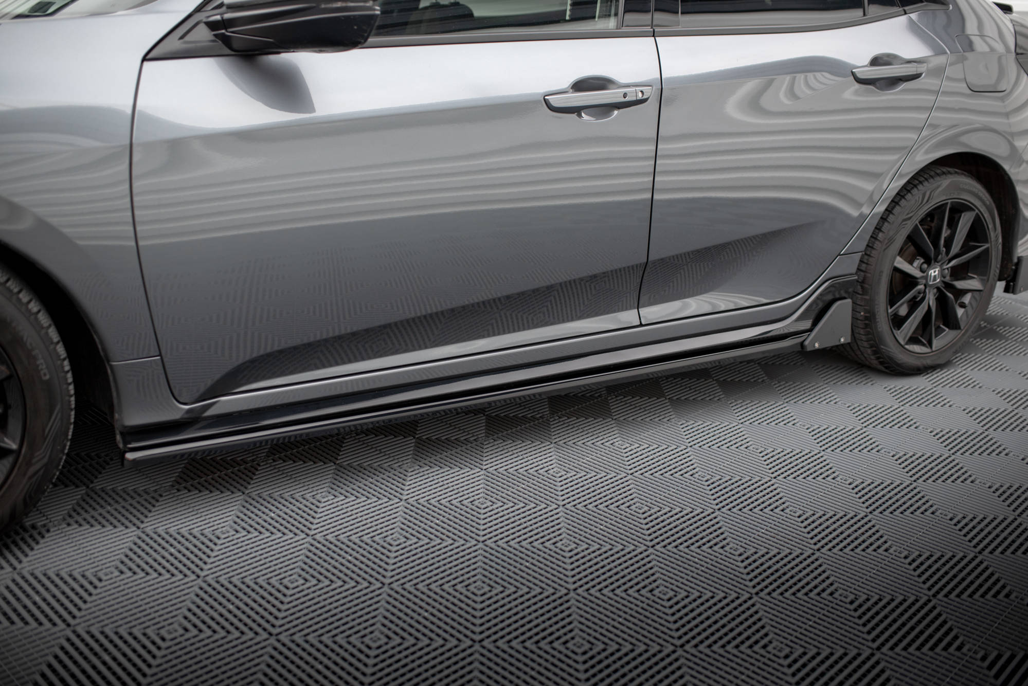 pol_po_Side-Skirts-Diffusers-Flaps-Honda-Civic-Sport-Mk-10-18806_2jpg - OPSHOLDERS