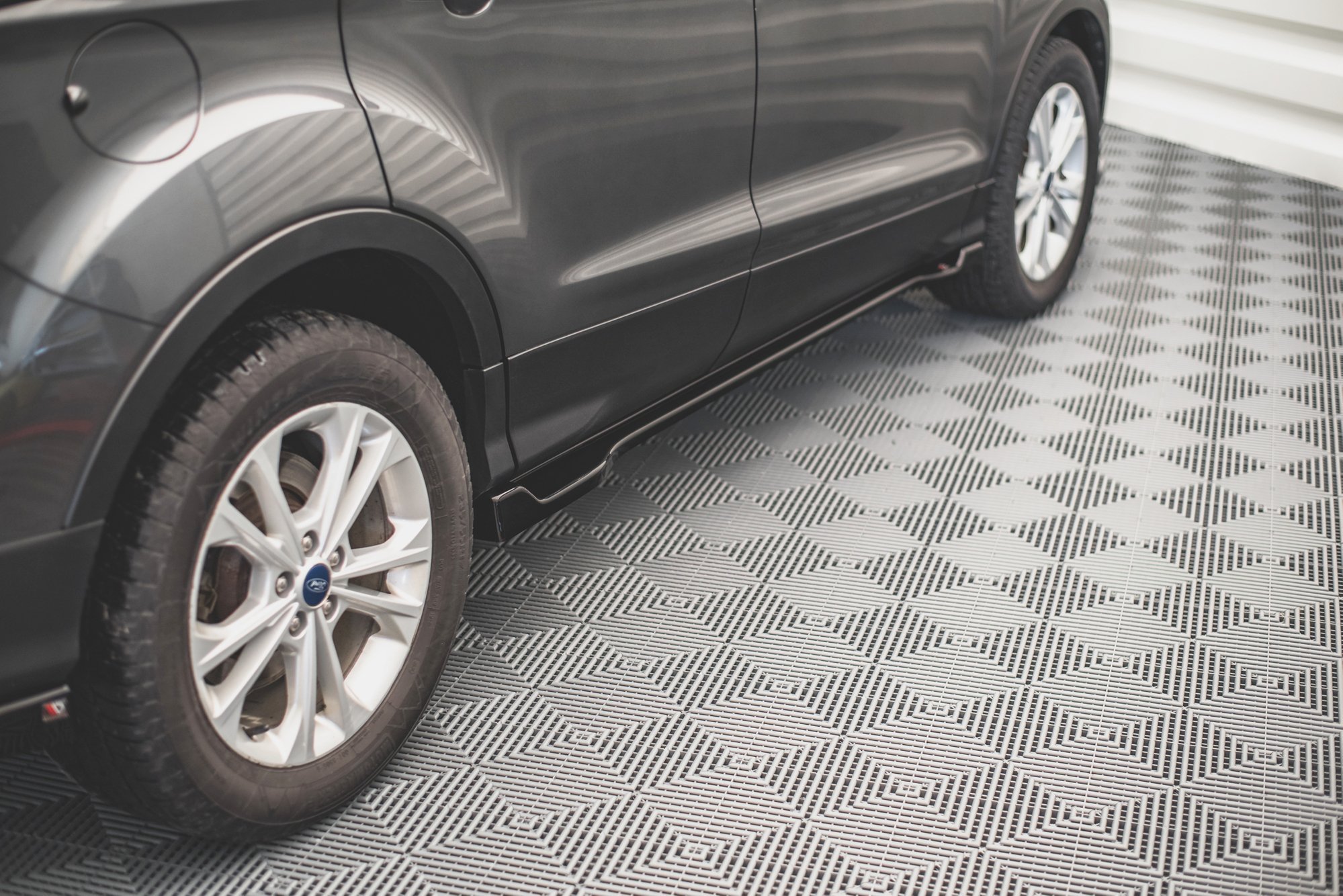 pol_po_Side-Skirts-Diffusers-Ford-Escape-Mk3-13253_3jpg - OPSHOLDERS