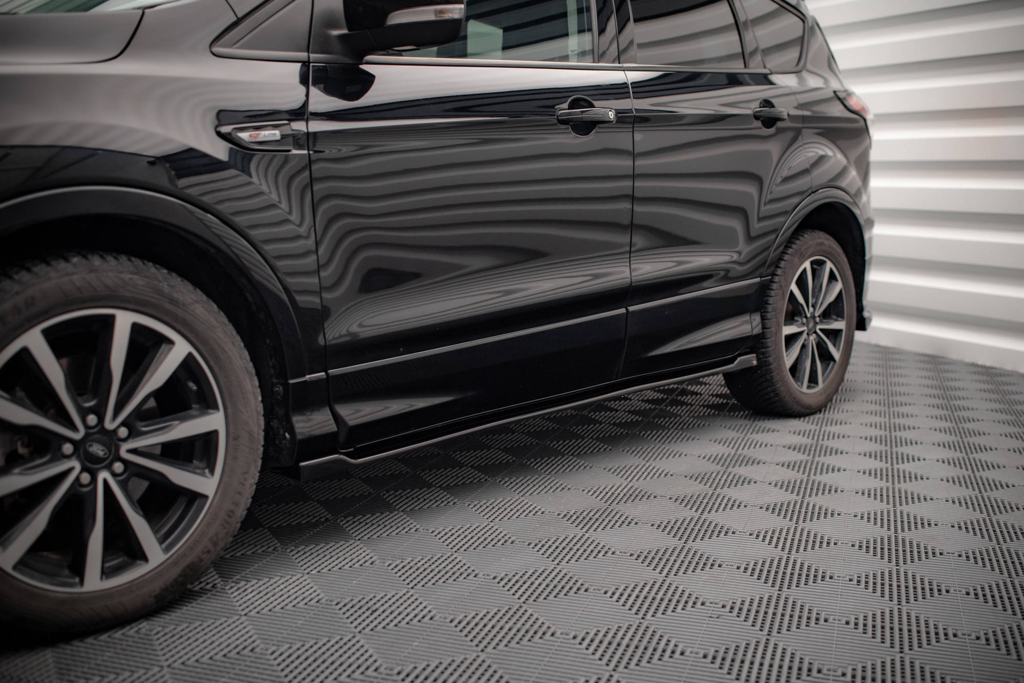 pol_po_Side-Skirts-Diffusers-Ford-Escape-ST-Line-Mk3-14896_4jpg - OPSHOLDERS
