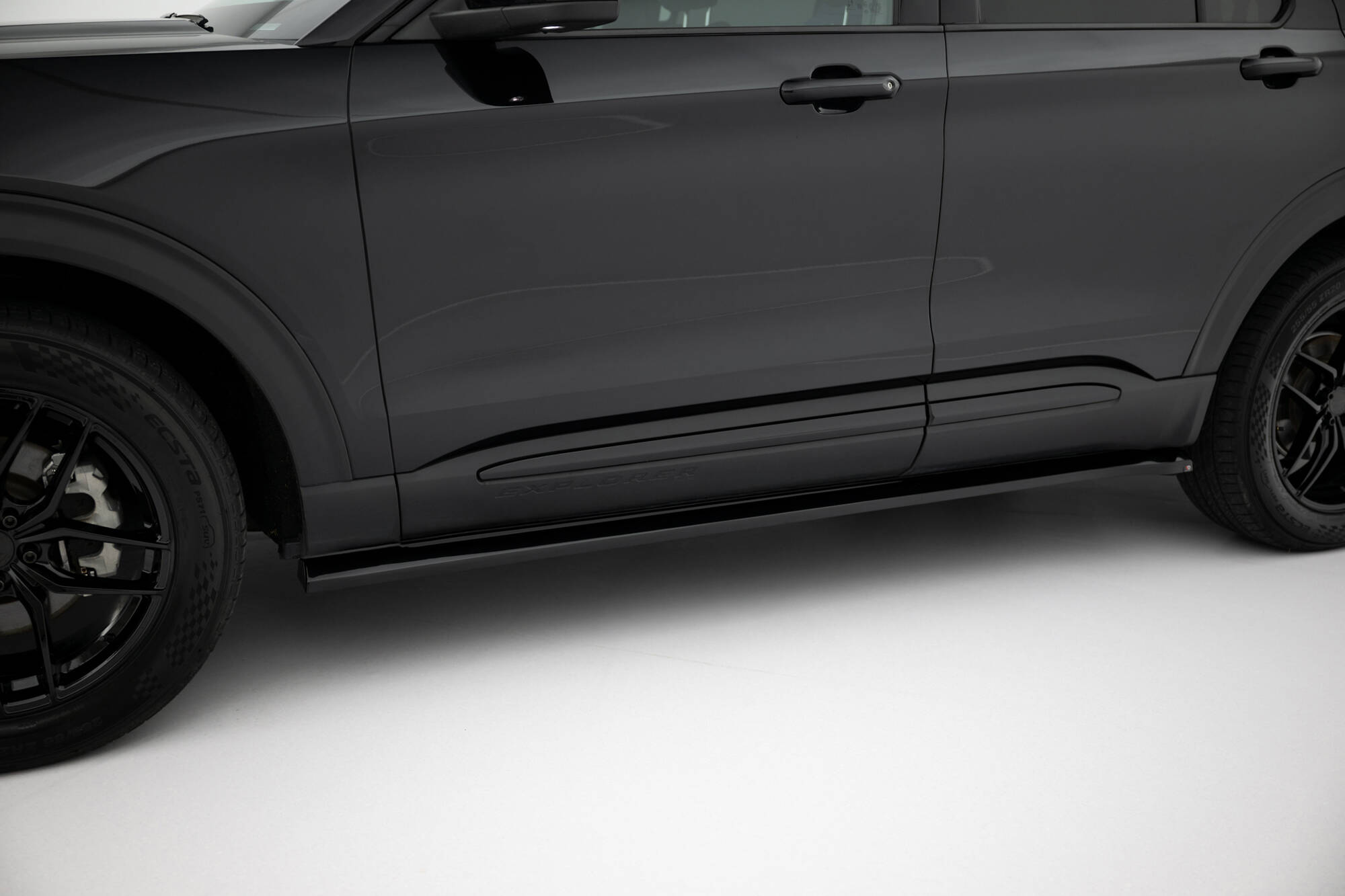 pol_po_Side-Skirts-Diffusers-Ford-Explorer-XLT-Mk6-21757_3jpg - OPSHOLDERS