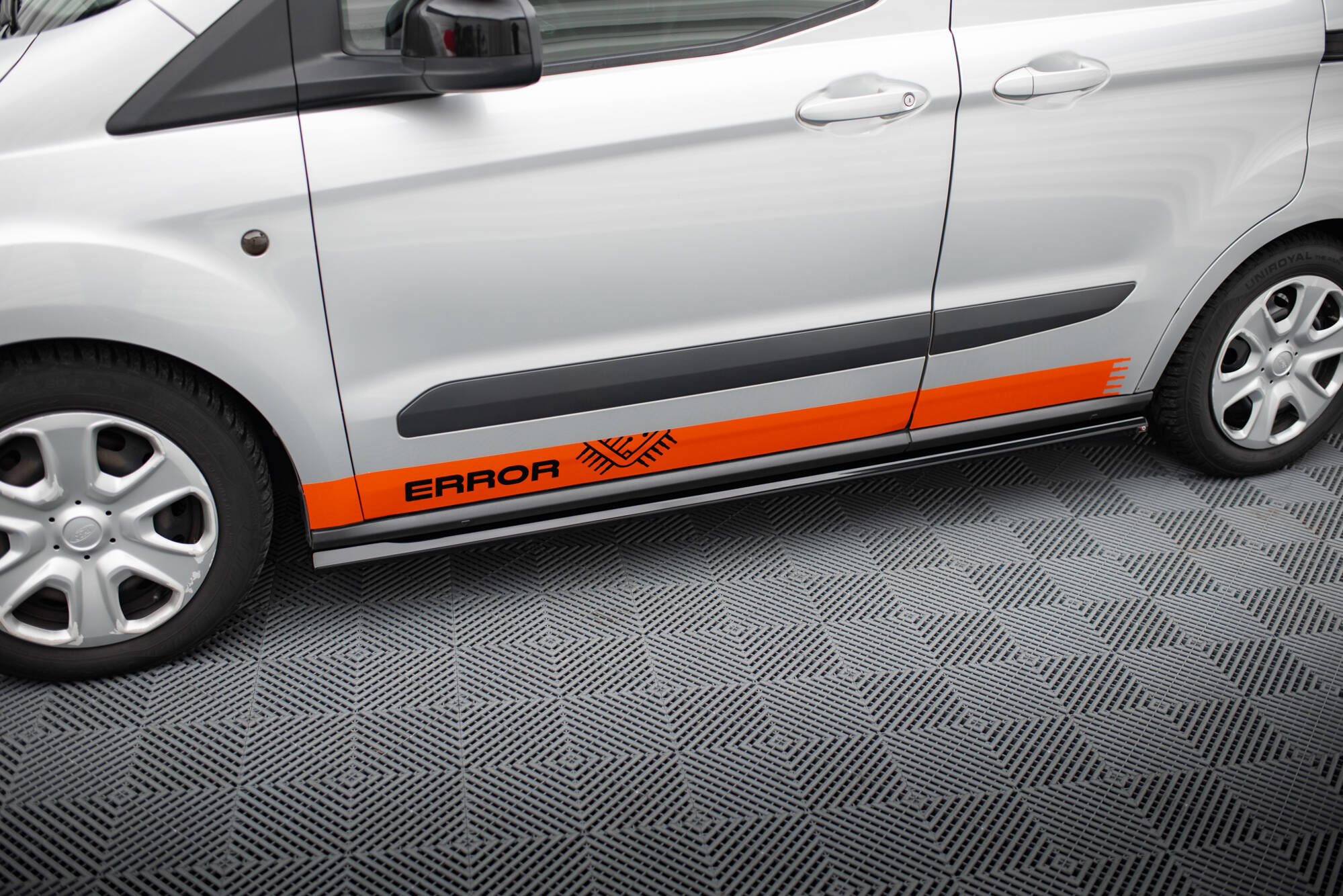 pol_po_Side-Skirts-Diffusers-Ford-Transit-Courier-Mk1-20557_3jpg - OPSHOLDERS