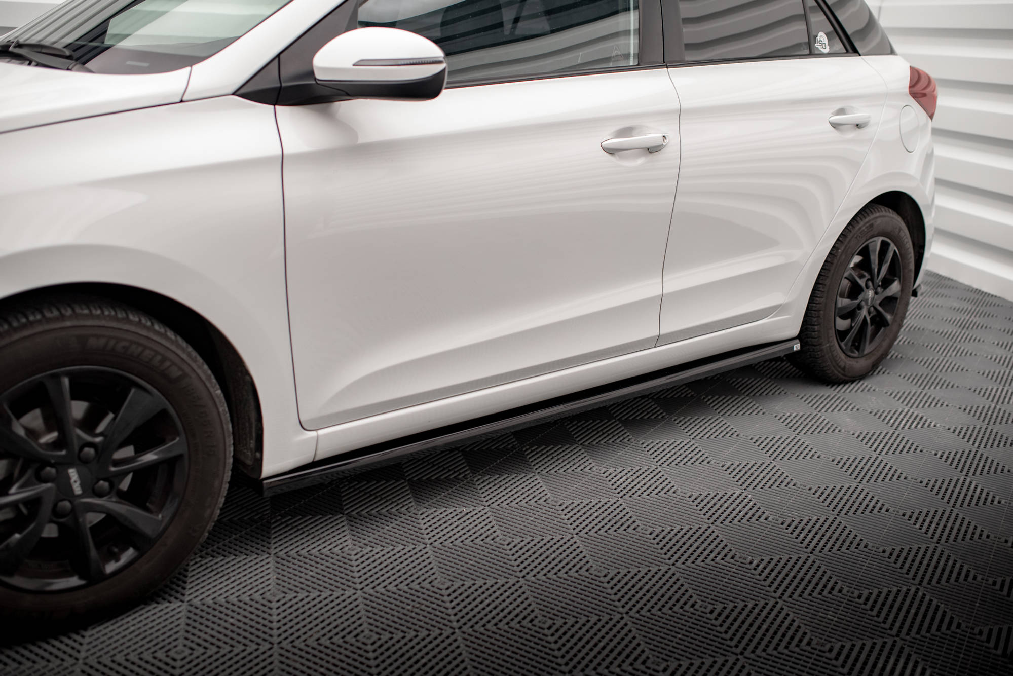 pol_po_Side-Skirts-Diffusers-Hyundai-I20-Mk2-Facelift-18350_6jpg - OPSHOLDERS