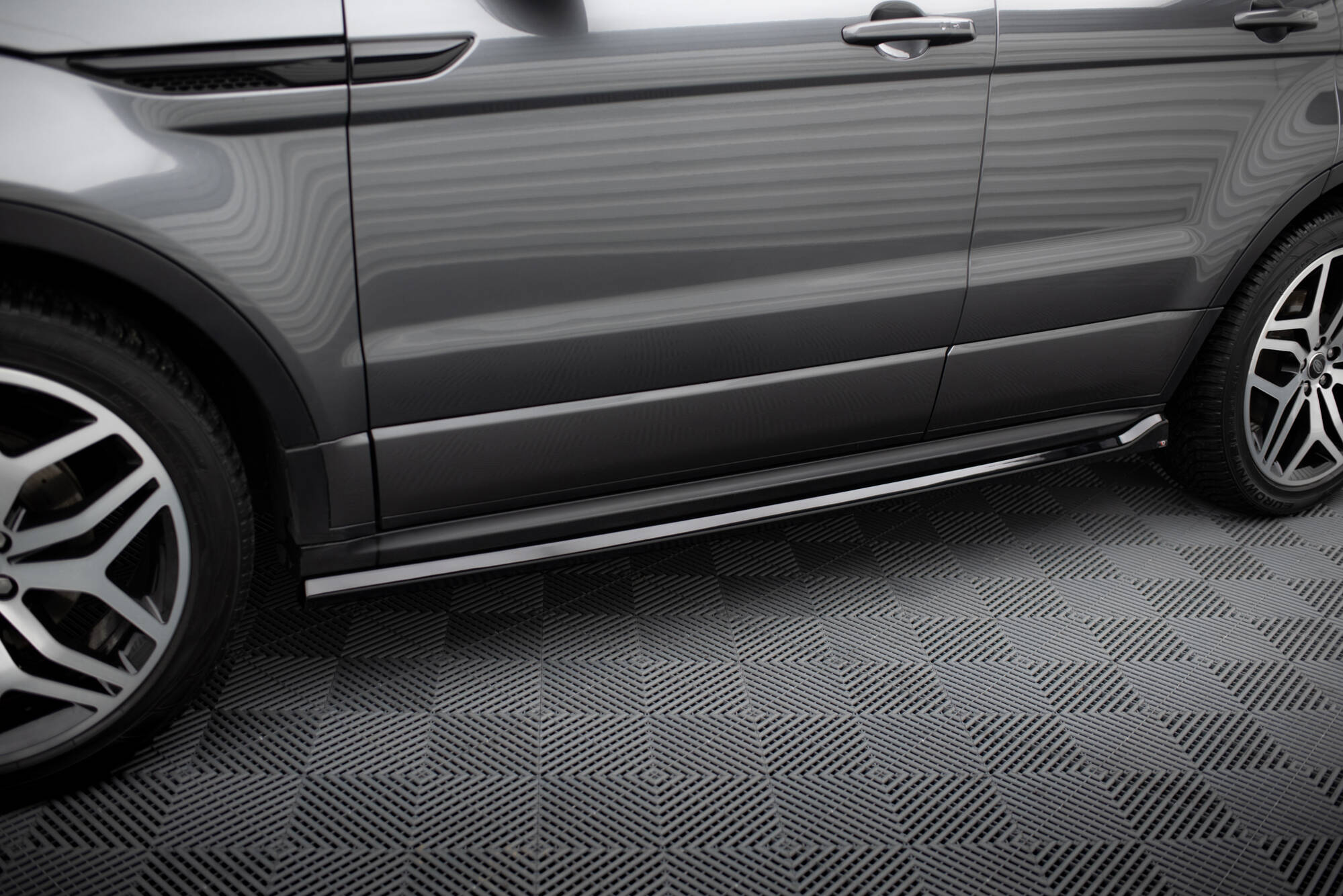 pol_po_Side-Skirts-Diffusers-Land-Rover-Range-Rover-Evoque-HSE-Dynamic-Mk1-Facelift-20164_3jpg - OPSHOLDERS
