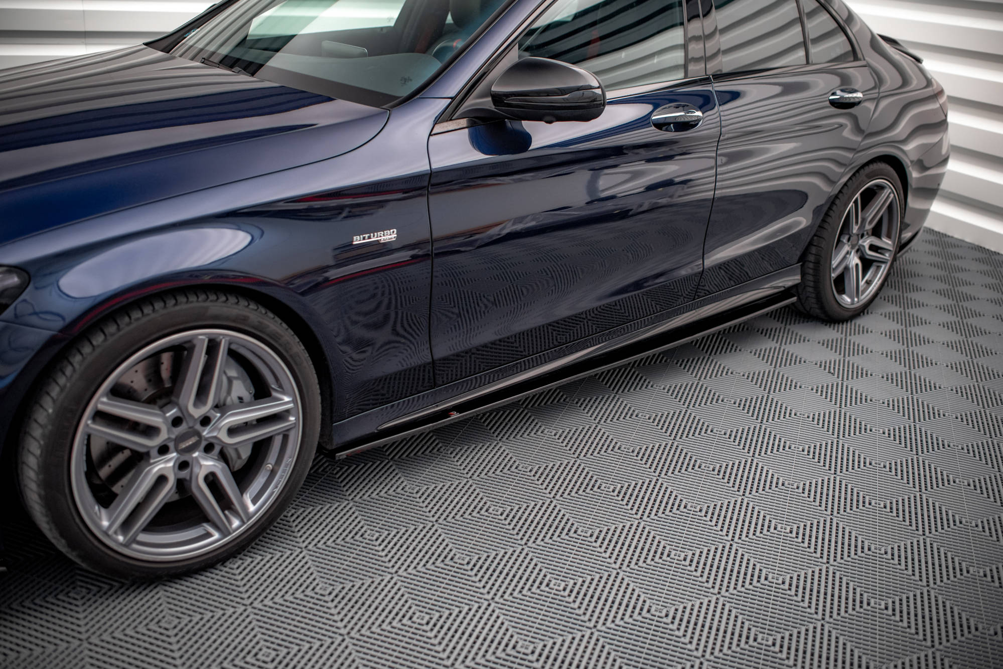 pol_po_Side-Skirts-Diffusers-Mercedes-AMG-C-43-AMG-Line-W205-7245_1jpg - OPSHOLDERS