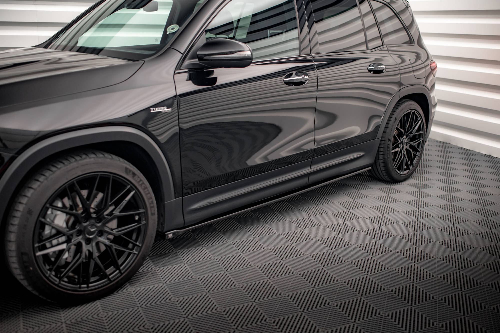 pol_po_Side-Skirts-Diffusers-Mercedes-AMG-GLB-35-AMG-Line-X247-17387_6jpg - OPSHOLDERS