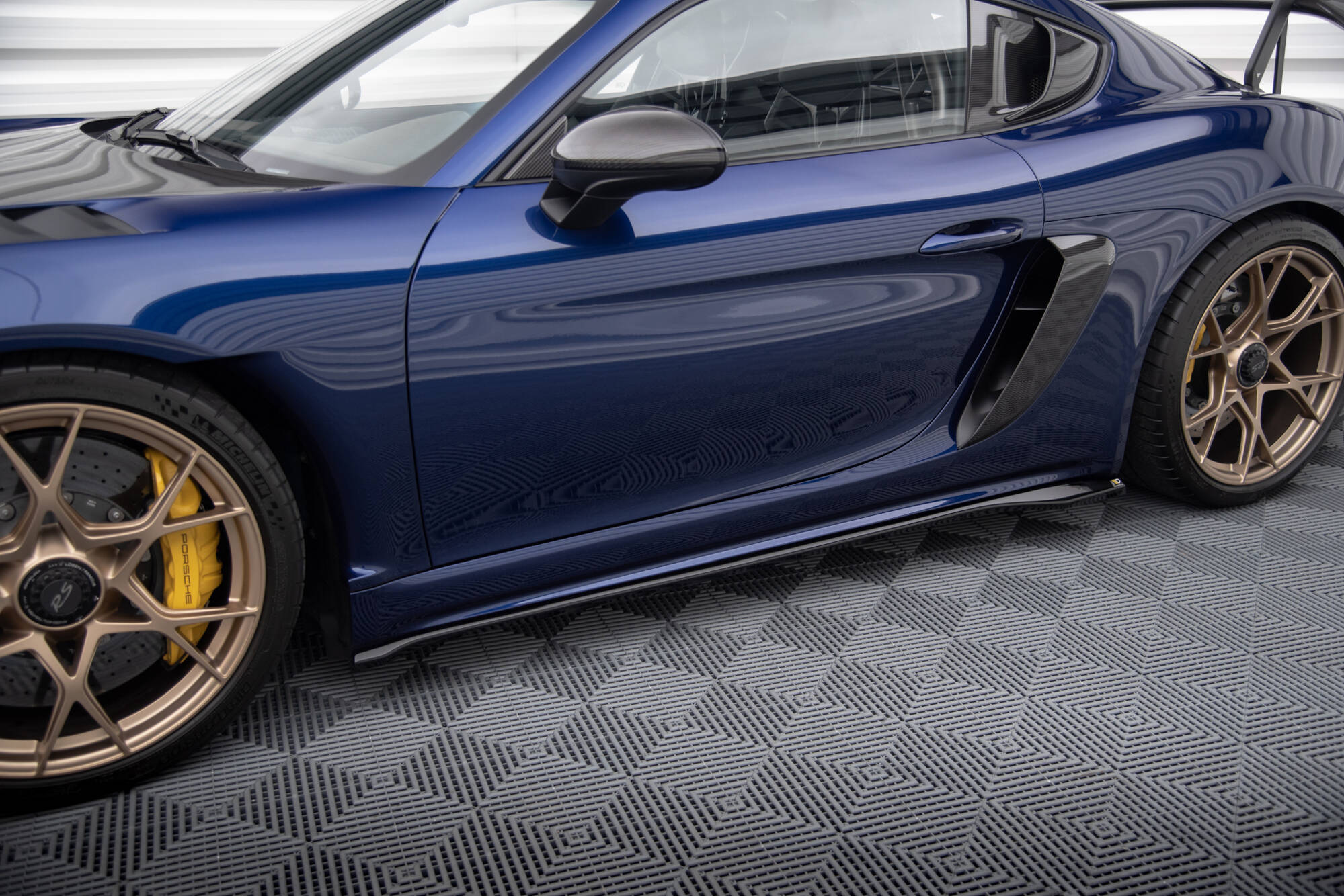 pol_po_Side-Skirts-Diffusers-Porsche-718-Cayman-GT4-RS-982c-19068_1jpg - OPSHOLDERS