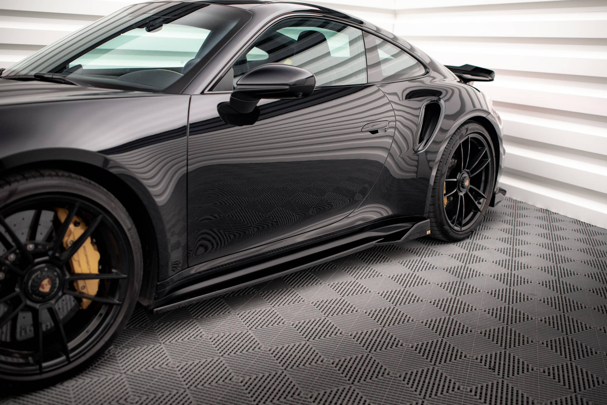 pol_po_Side-Skirts-Diffusers-Porsche-911-Turbo-S-992-17276_7jpg - OPSHOLDERS