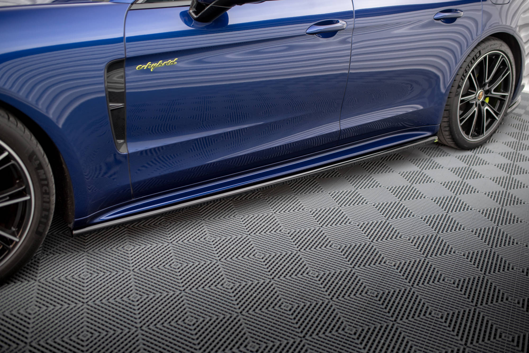 pol_po_Side-Skirts-Diffusers-Porsche-Panamera-E-Hybrid-971-Facelift-18742_2jpg - OPSHOLDERS